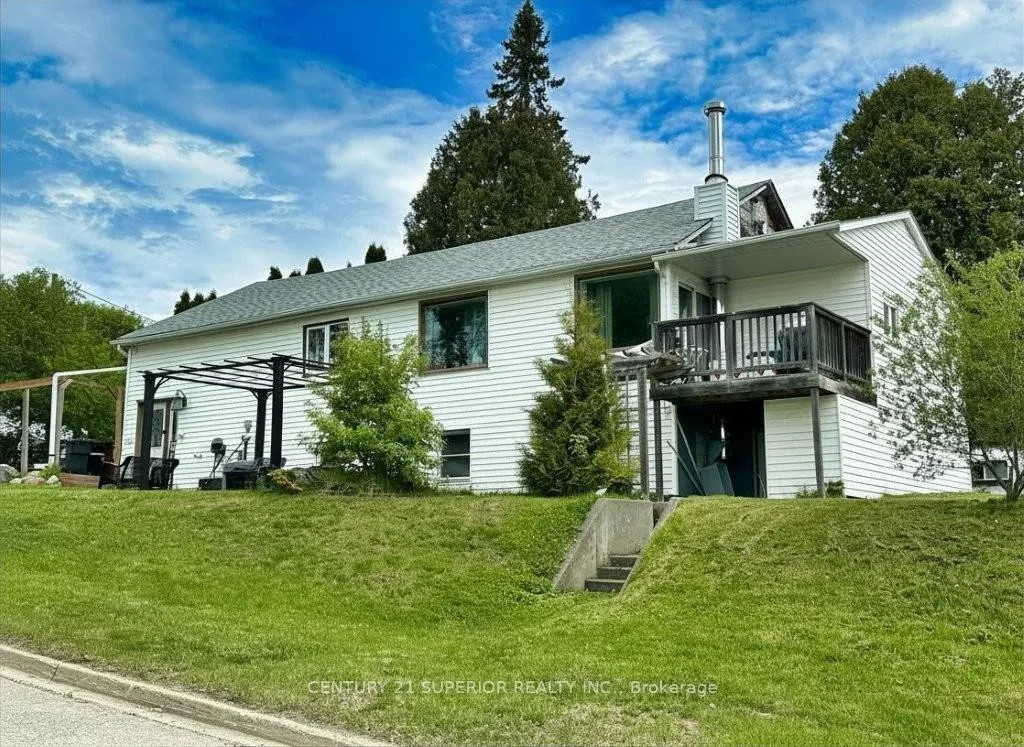 Photo 5 of 141 Railway Street, Nipigon — HOMEH