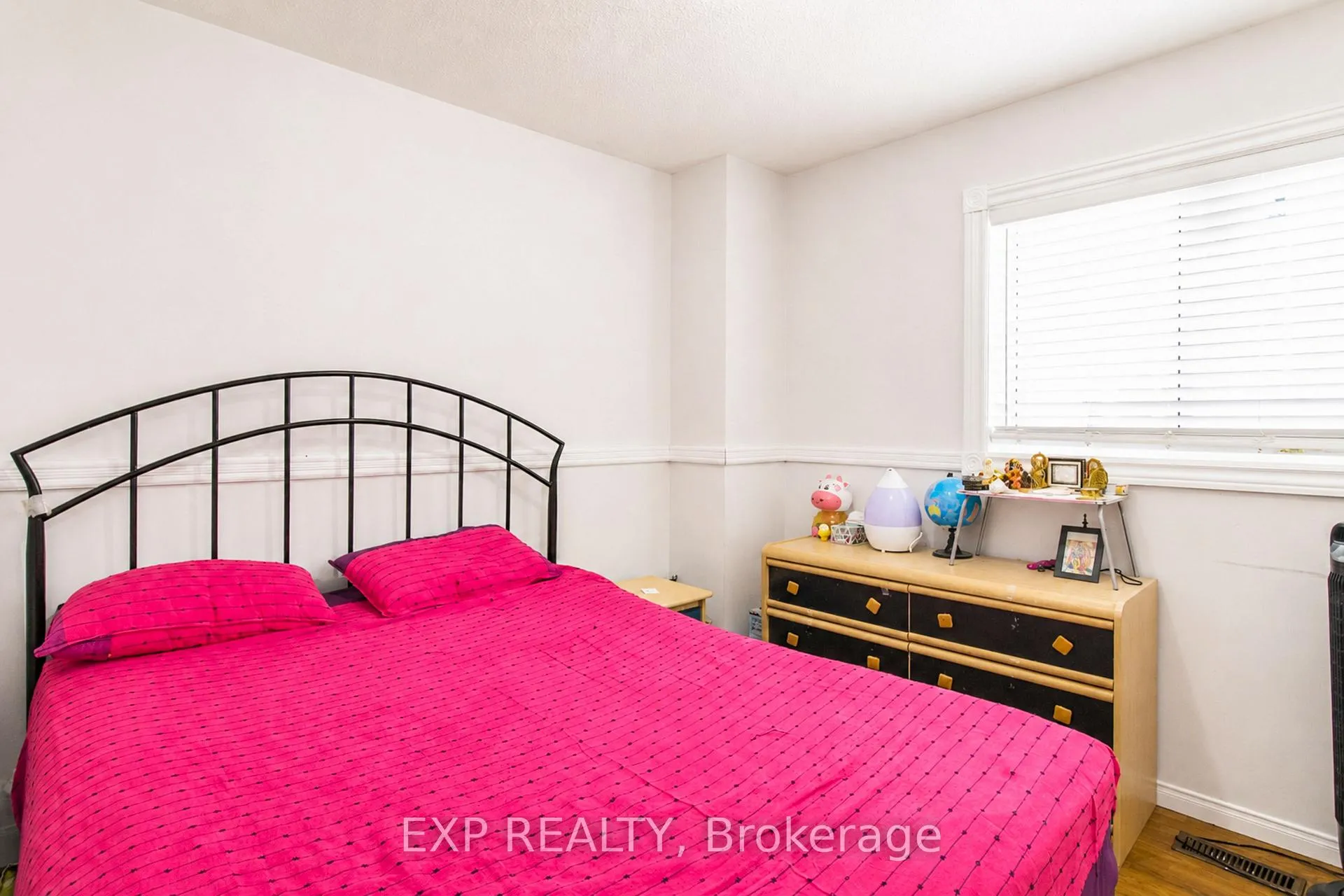 Photo 15 of 19 Ural Circle, Brampton, Sandringham-Wellington — HOMEH