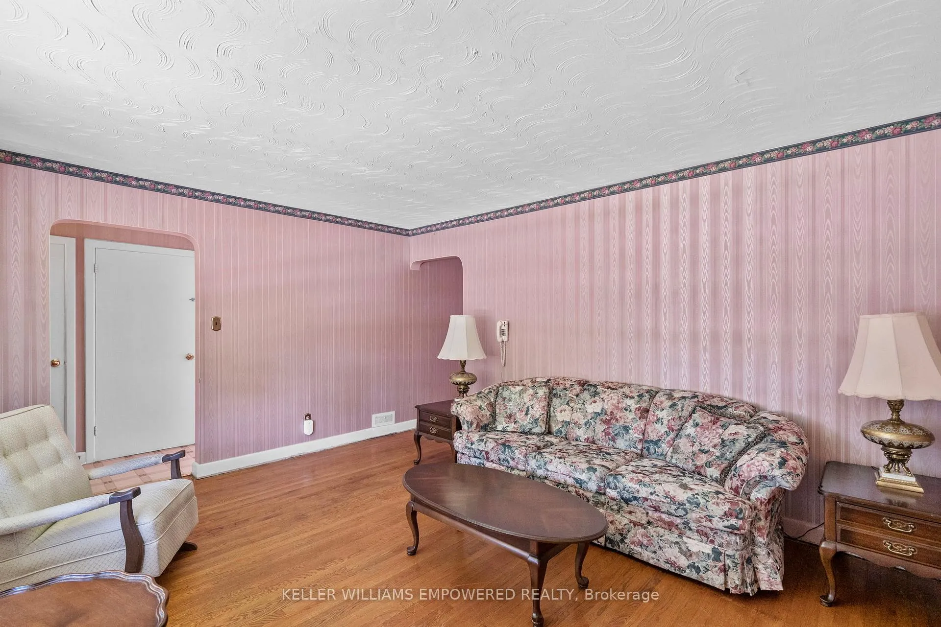 Photo 4 of 88 Edgecroft Road, Etobicoke, Stonegate-Queensway — HOMEH