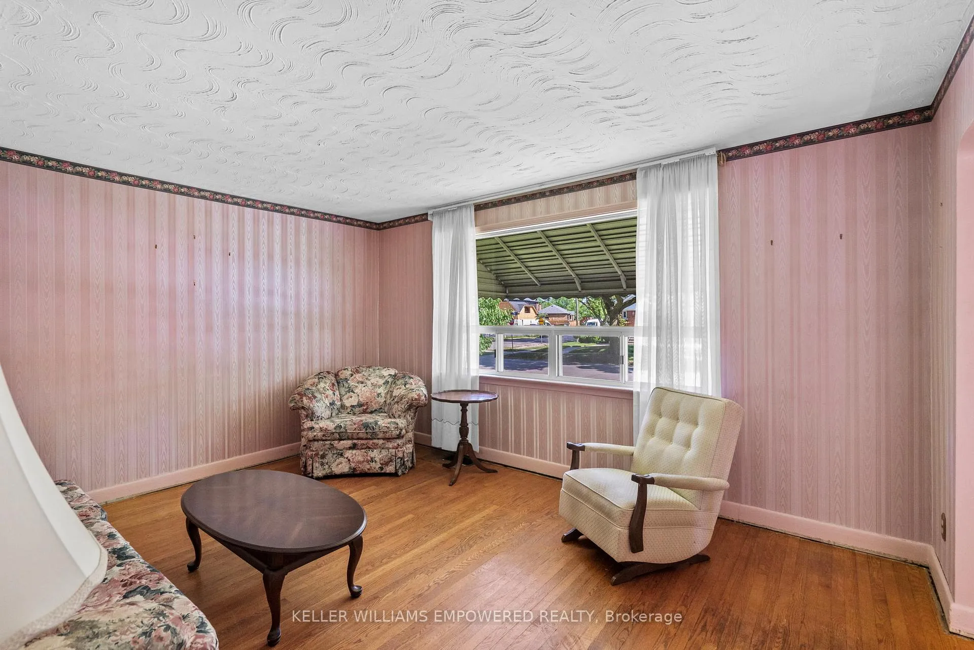 Photo 5 of 88 Edgecroft Road, Etobicoke, Stonegate-Queensway — HOMEH