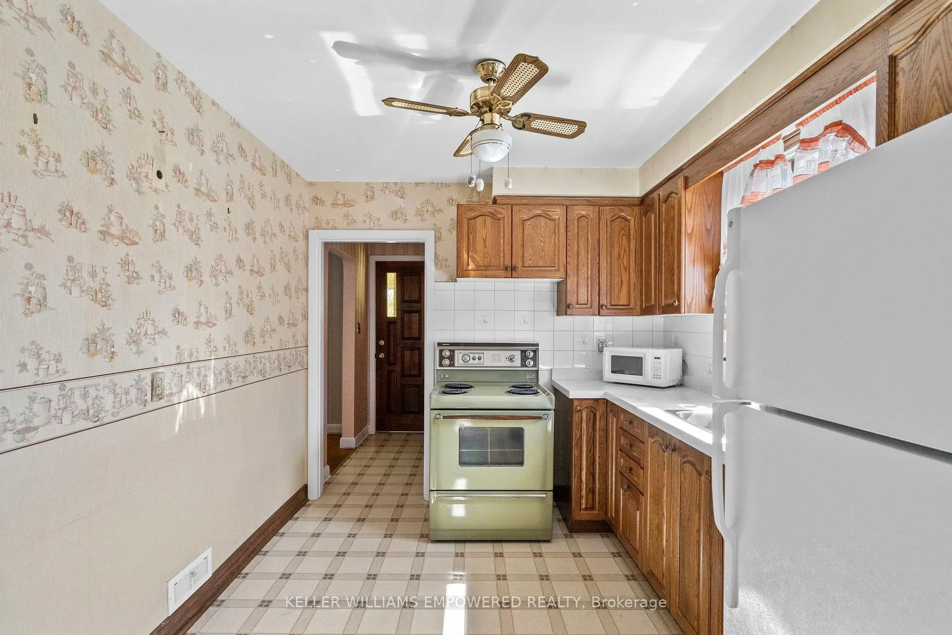 Photo 7 of 88 Edgecroft Road, Etobicoke, Stonegate-Queensway — HOMEH