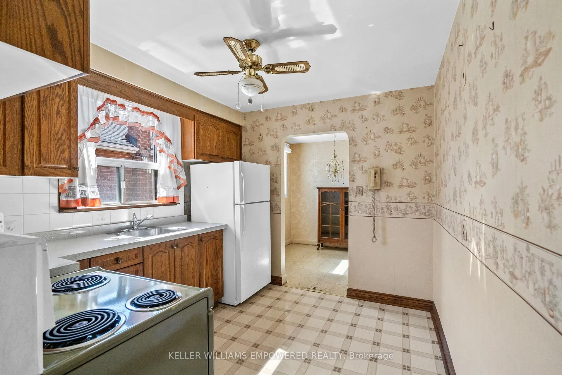 Photo 9 of 88 Edgecroft Road, Etobicoke, Stonegate-Queensway — HOMEH