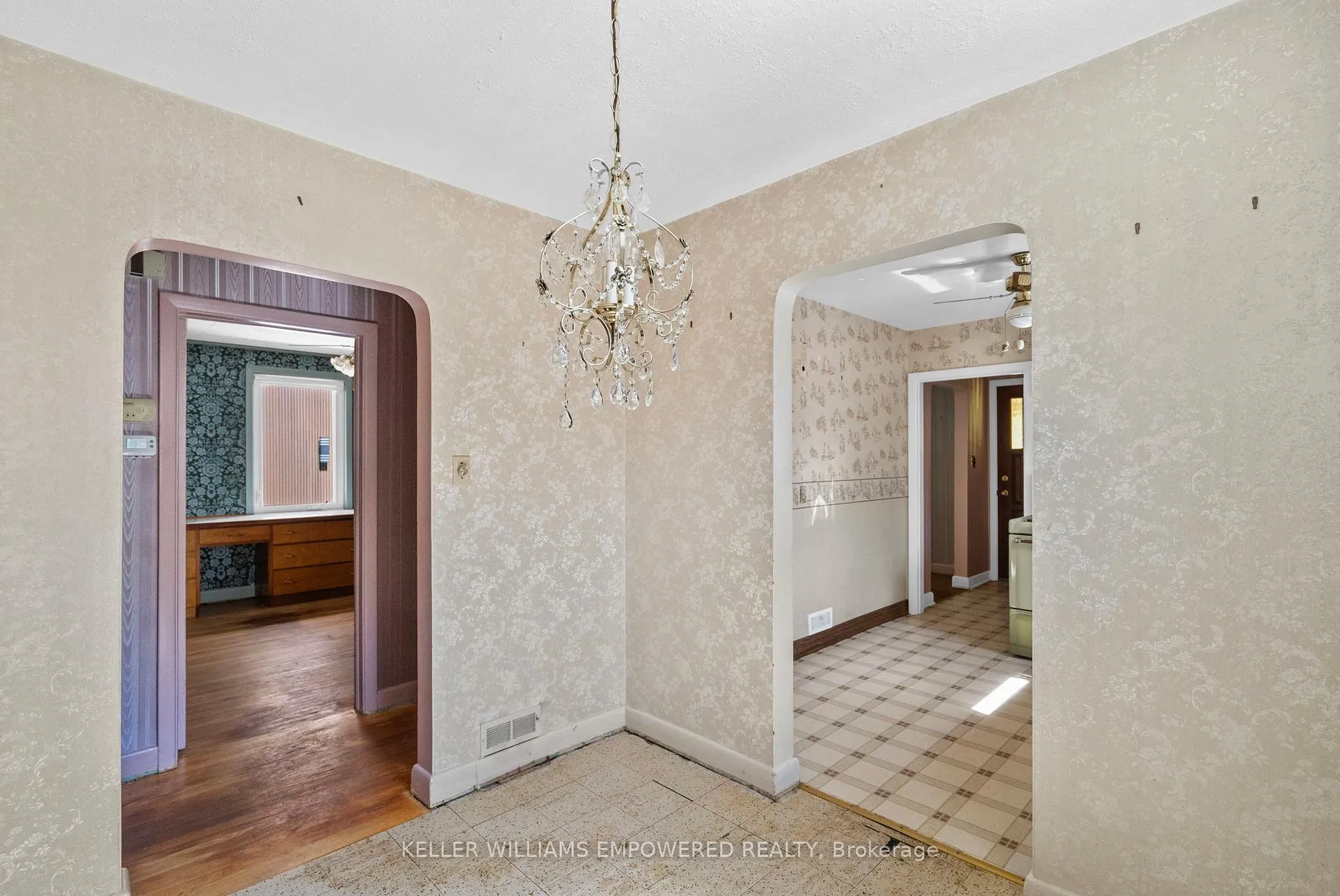 Photo 13 of 88 Edgecroft Road, Etobicoke, Stonegate-Queensway — HOMEH