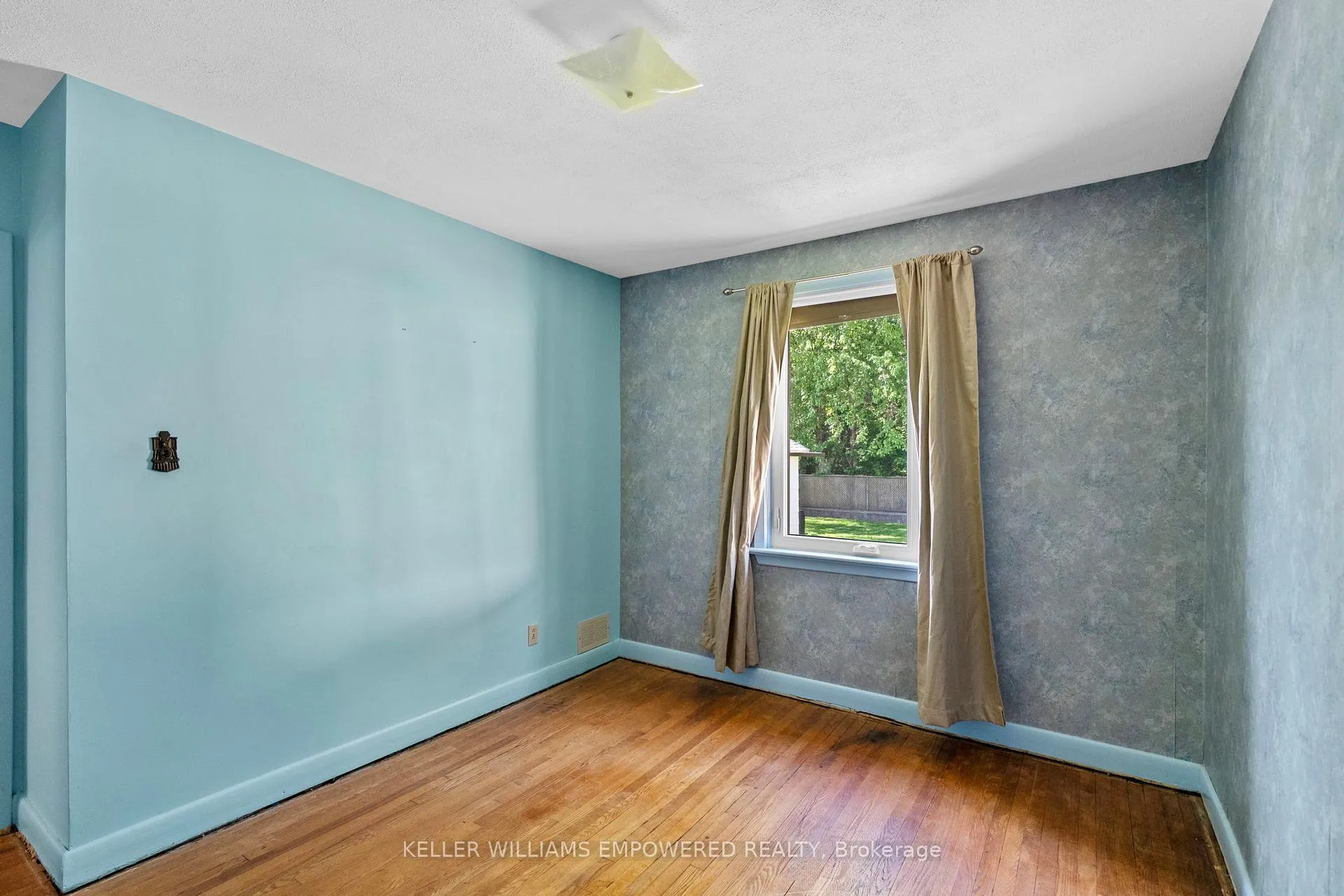 Photo 17 of 88 Edgecroft Road, Etobicoke, Stonegate-Queensway — HOMEH