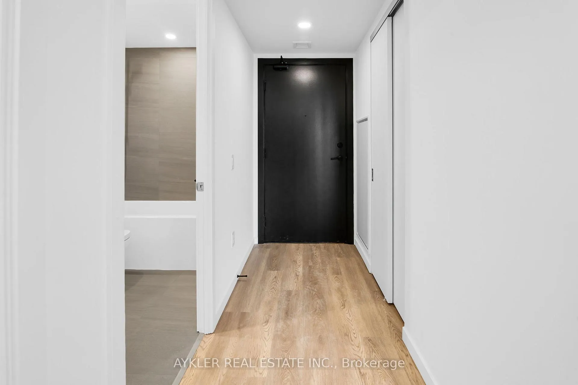 Photo 3 of Unit 508, 689 The Queensway, Etobicoke, Stonegate-Queensway — HOMEH