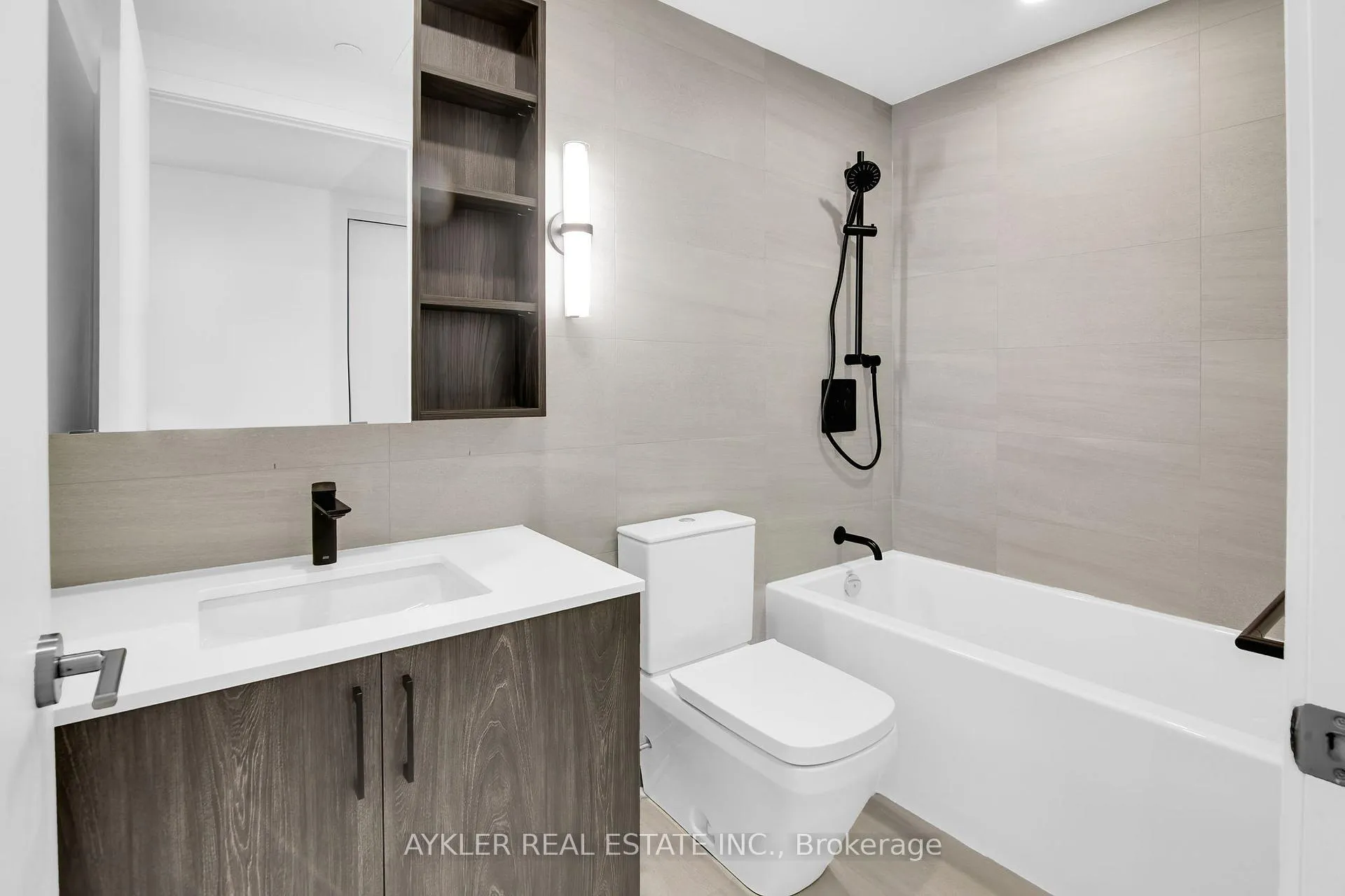 Photo 5 of Unit 508, 689 The Queensway, Etobicoke, Stonegate-Queensway — HOMEH