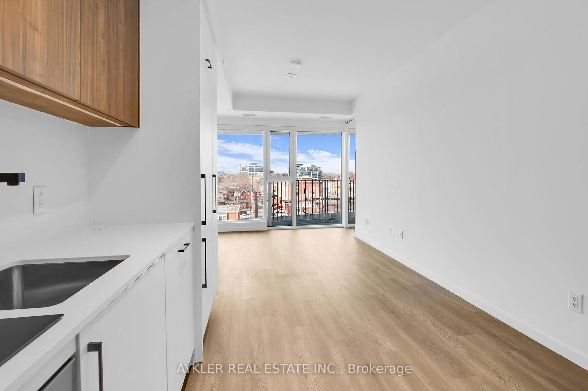 Photo 9 of Unit 508, 689 The Queensway, Etobicoke, Stonegate-Queensway — HOMEH