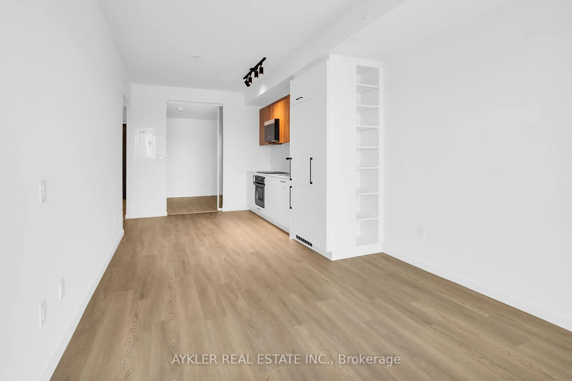 Photo 13 of Unit 508, 689 The Queensway, Etobicoke, Stonegate-Queensway — HOMEH