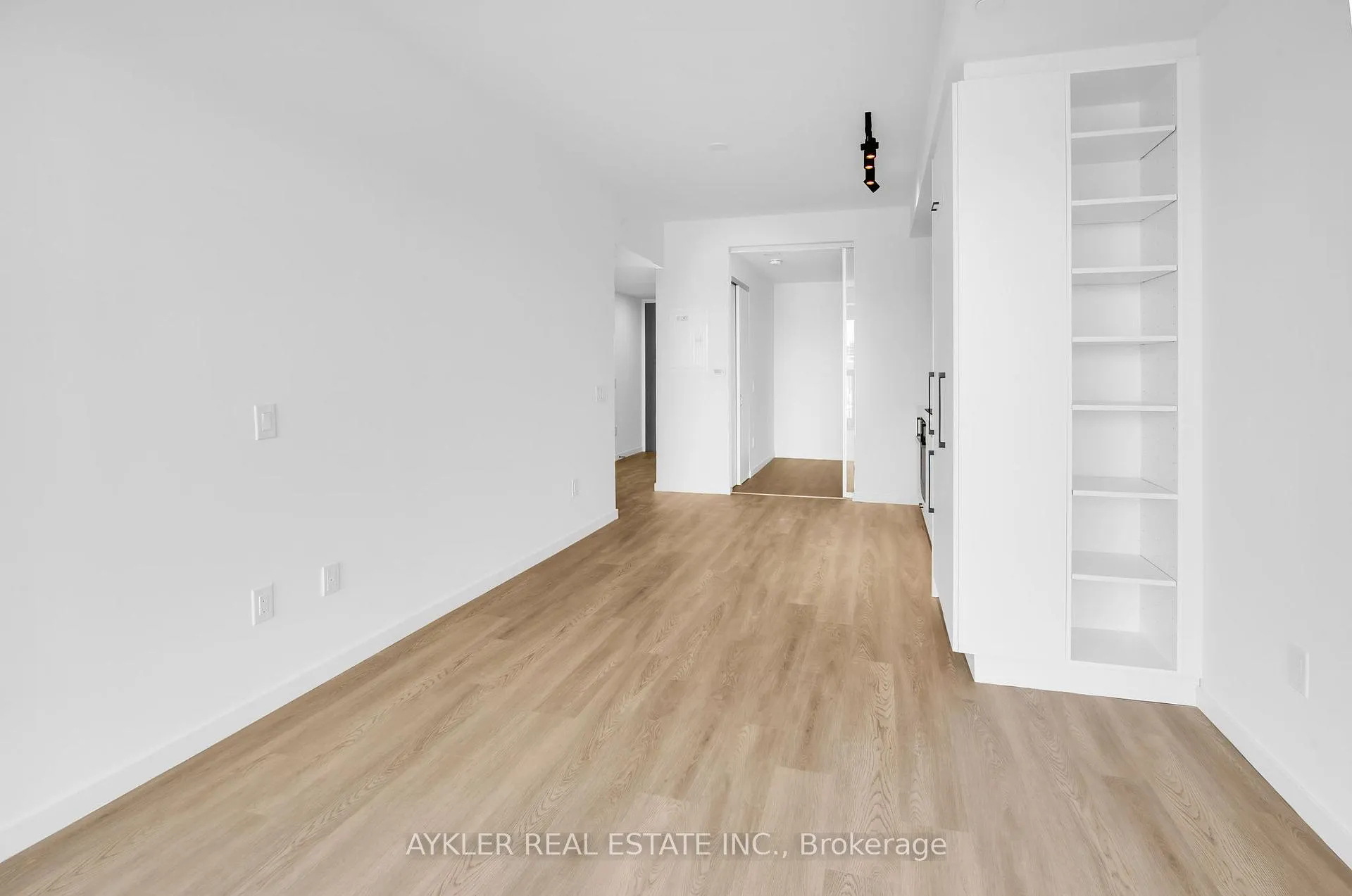 Photo 14 of Unit 508, 689 The Queensway, Etobicoke, Stonegate-Queensway — HOMEH