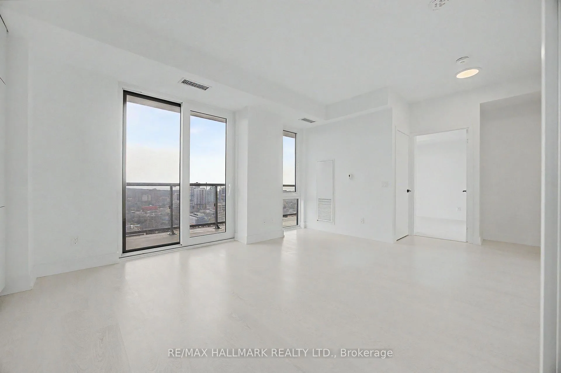 Photo 3 of Unit 3011, 308 Jarvis Street, Toronto, Church-Yonge Corridor — HOMEH