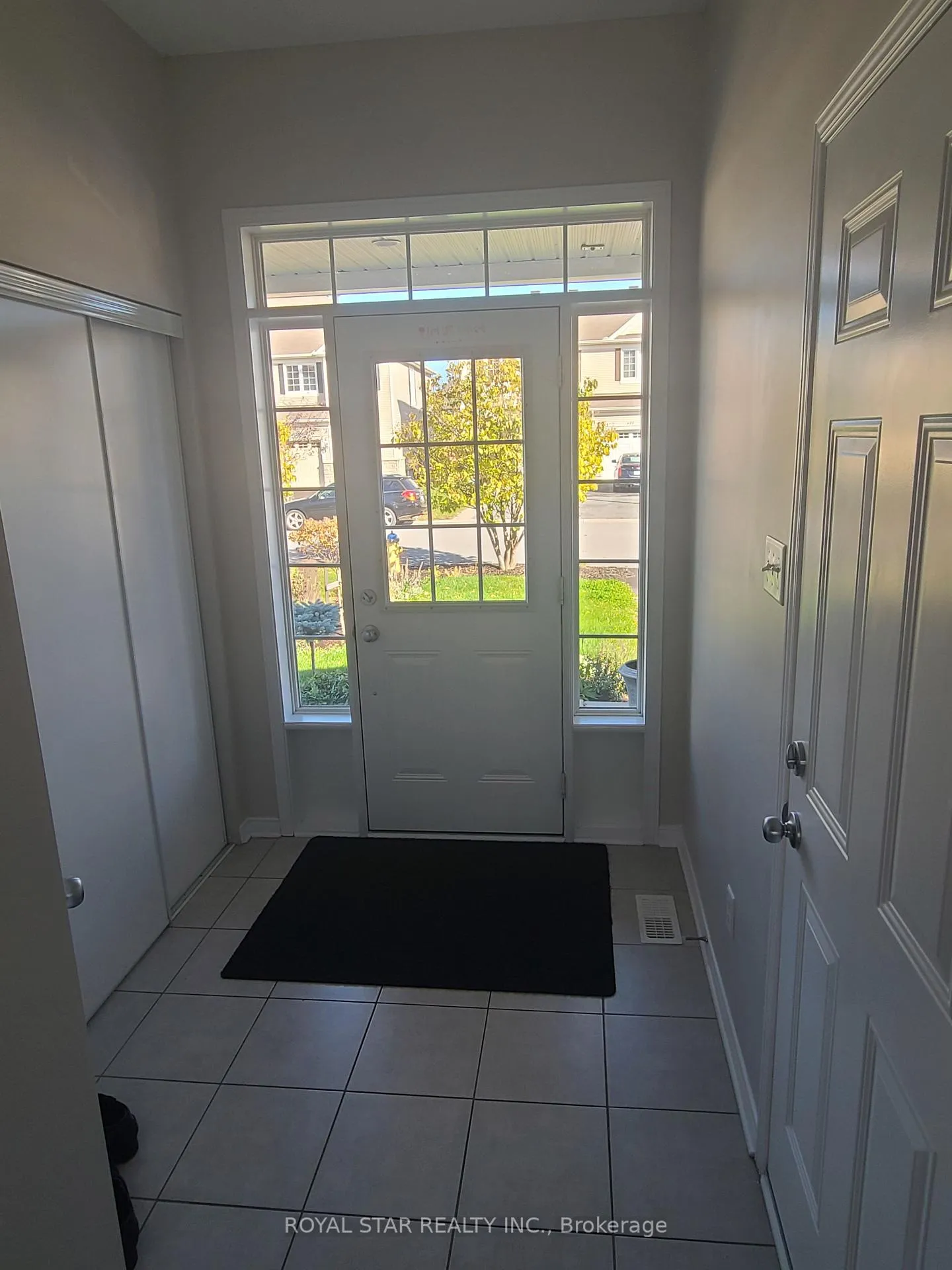 Photo 2 of 621 Pepperville Crescent, Ottawa, Kanata - Emerald Meadows/Trailwest — HOMEH