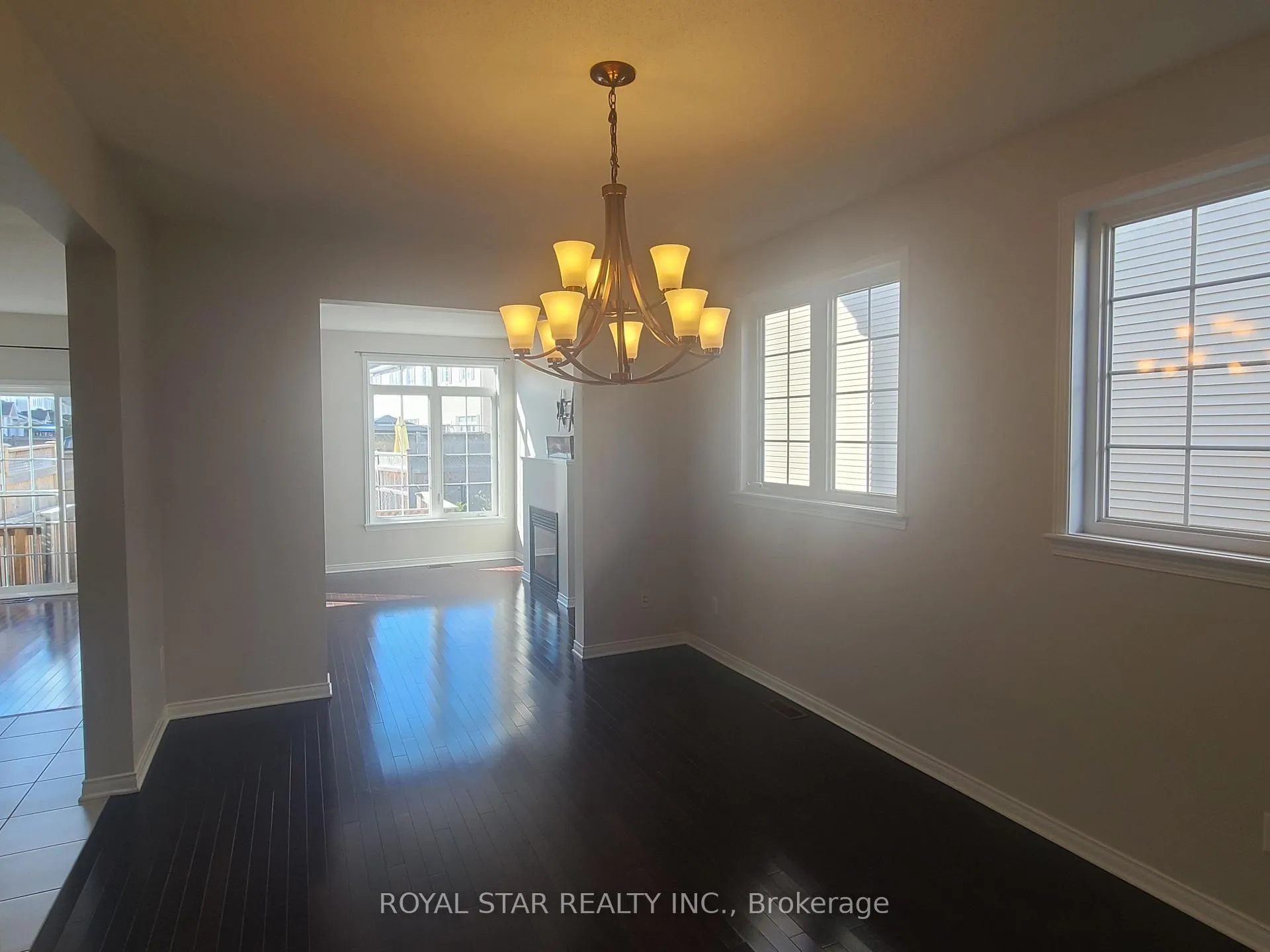 Photo 3 of 621 Pepperville Crescent, Ottawa, Kanata - Emerald Meadows/Trailwest — HOMEH