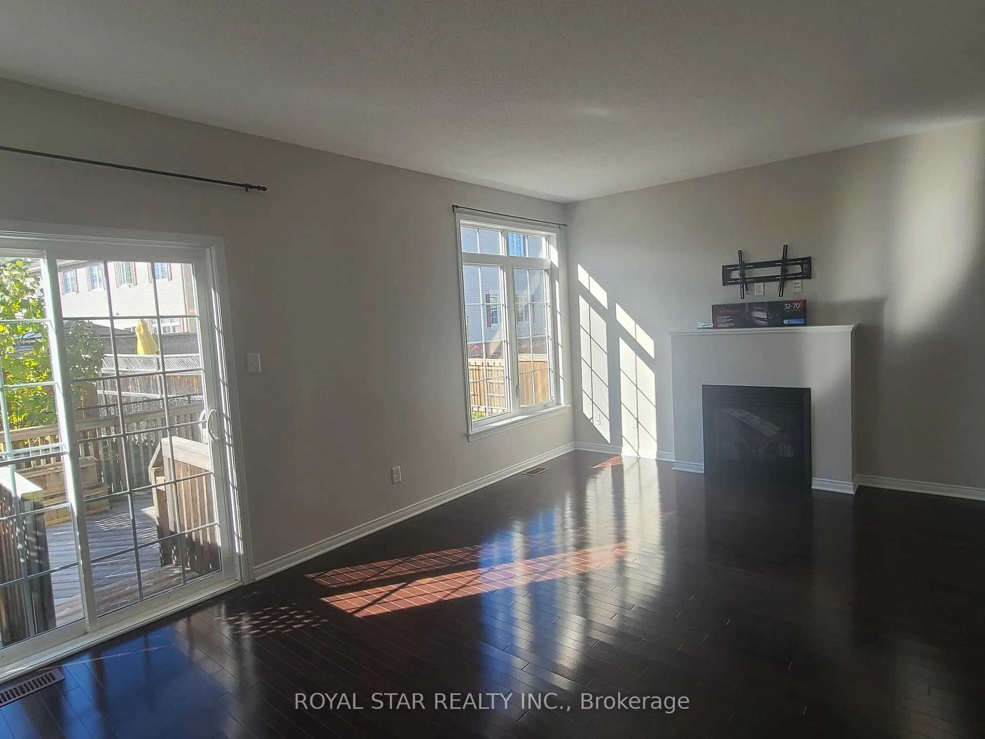 Photo 6 of 621 Pepperville Crescent, Ottawa, Kanata - Emerald Meadows/Trailwest — HOMEH