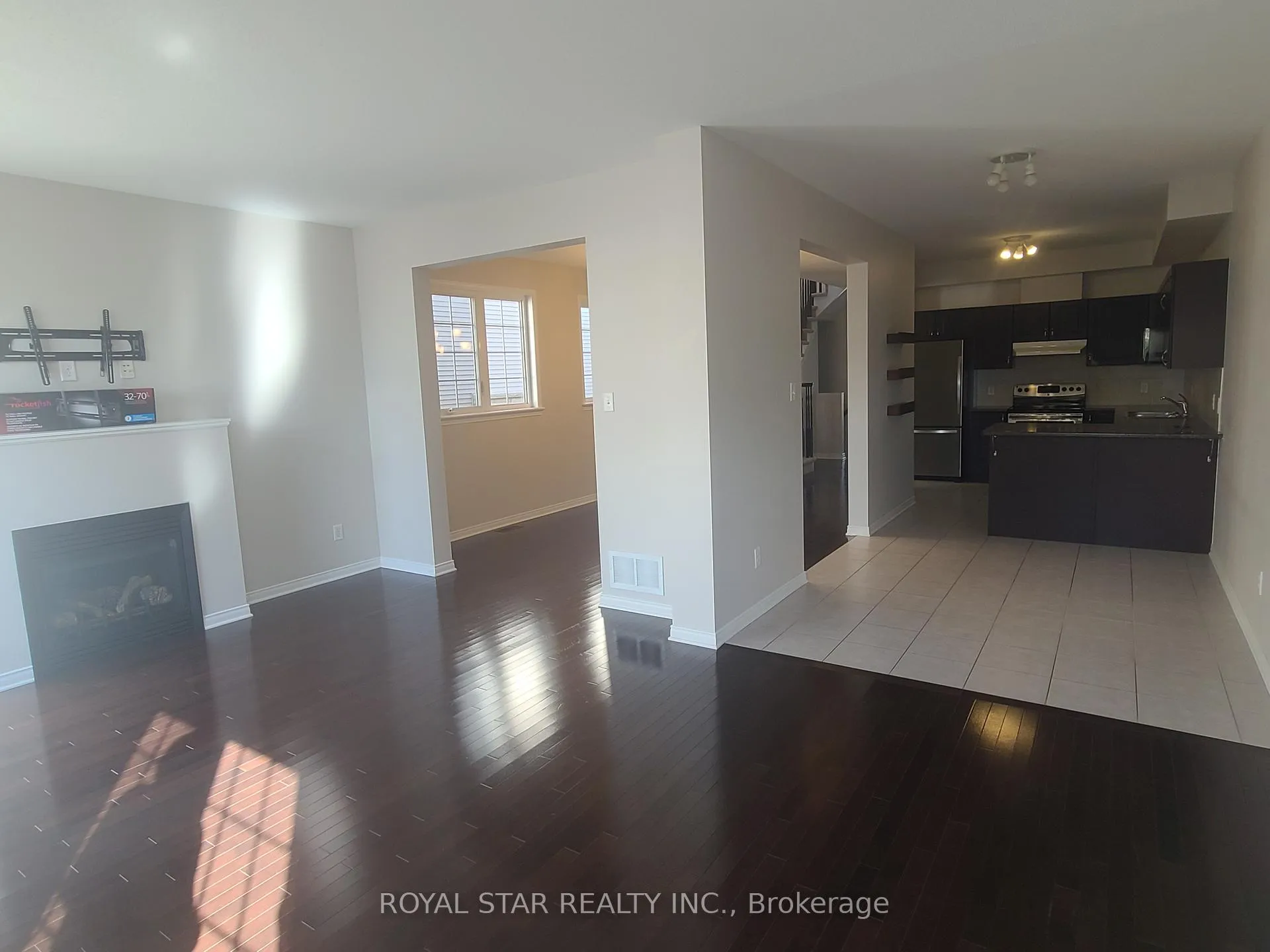 Photo 7 of 621 Pepperville Crescent, Ottawa, Kanata - Emerald Meadows/Trailwest — HOMEH