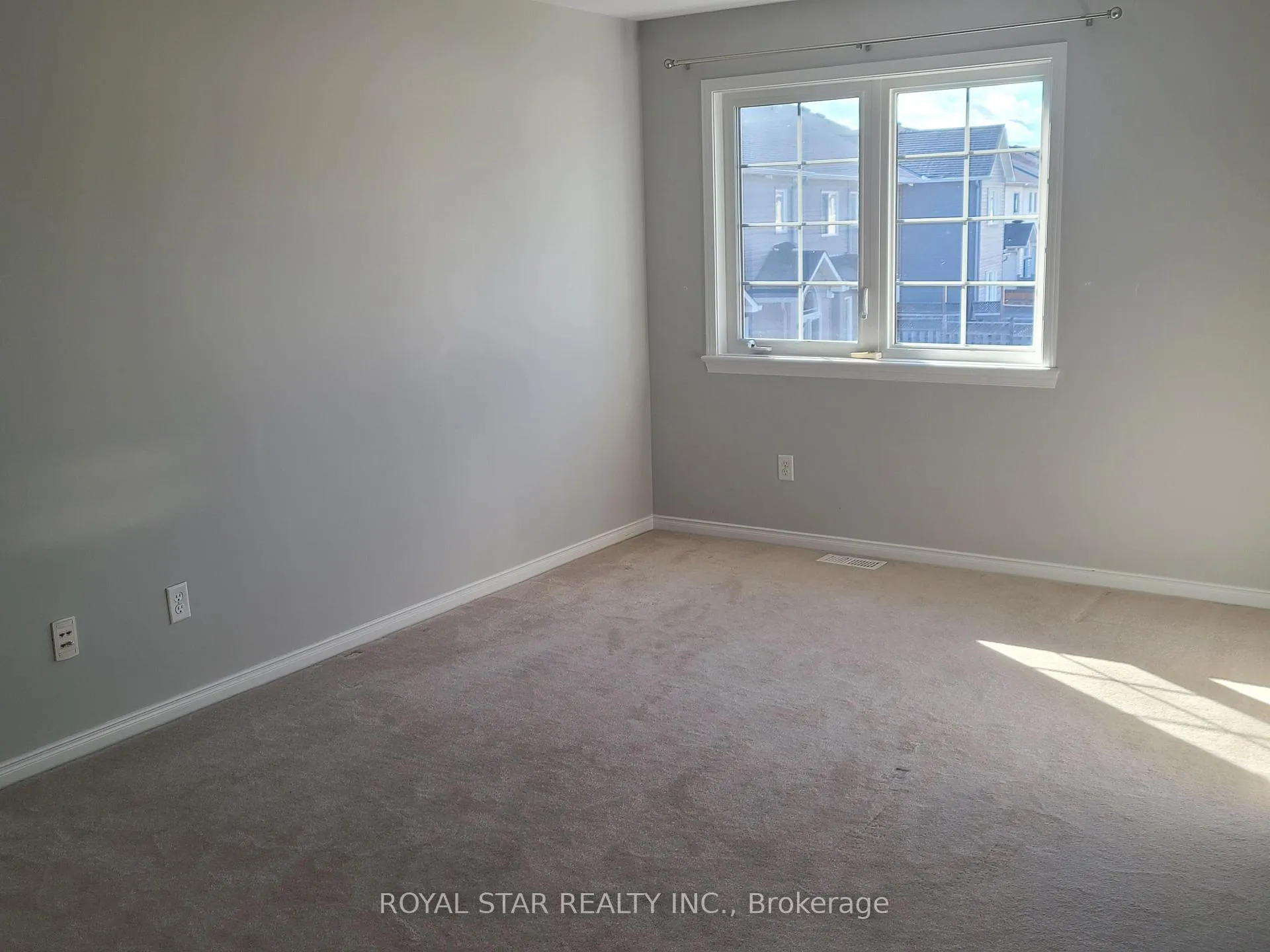 Photo 9 of 621 Pepperville Crescent, Ottawa, Kanata - Emerald Meadows/Trailwest — HOMEH