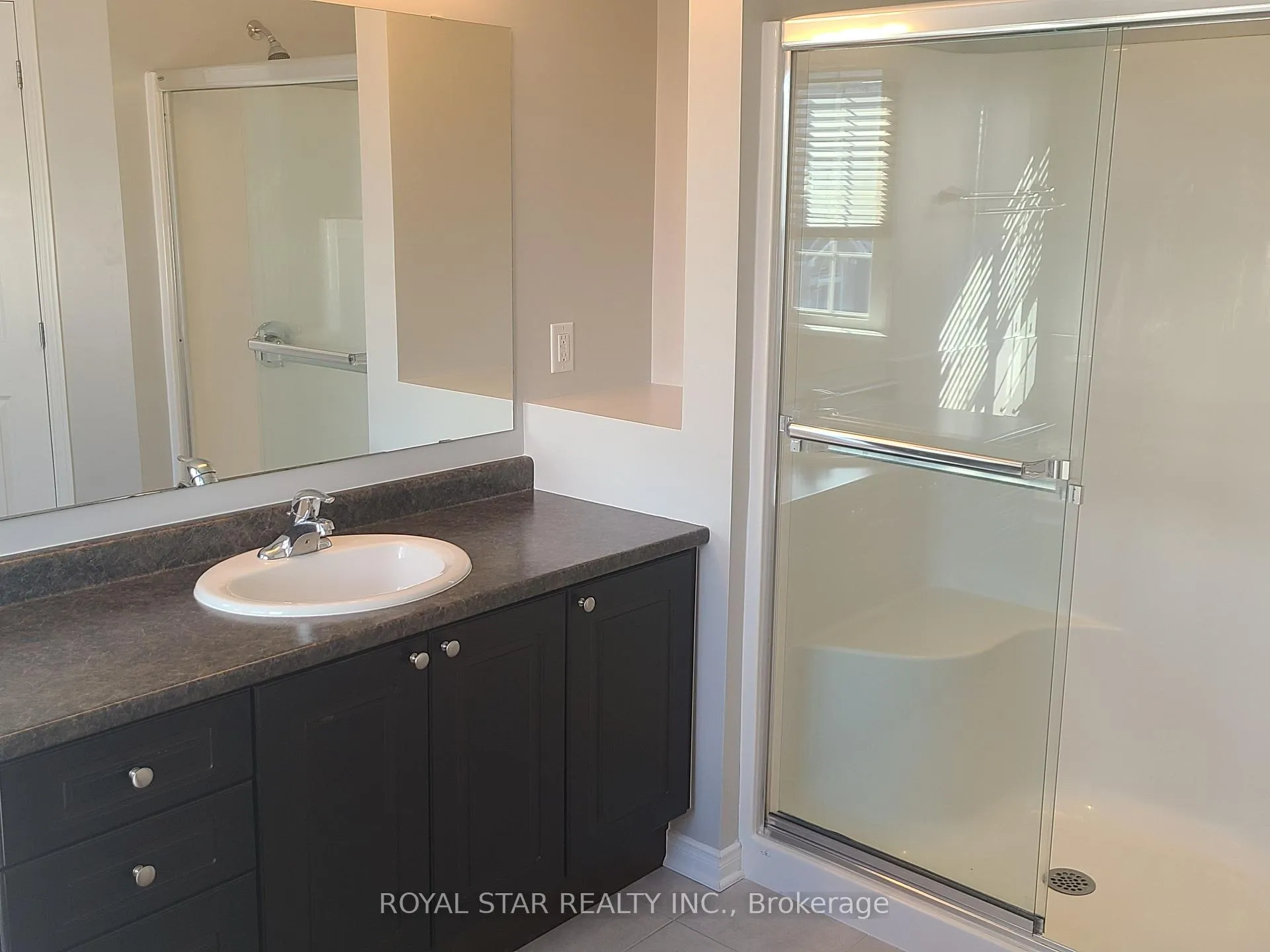 Photo 10 of 621 Pepperville Crescent, Ottawa, Kanata - Emerald Meadows/Trailwest — HOMEH