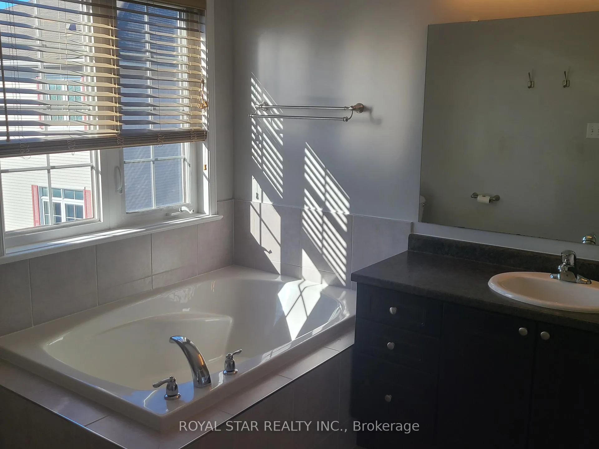 Photo 11 of 621 Pepperville Crescent, Ottawa, Kanata - Emerald Meadows/Trailwest — HOMEH