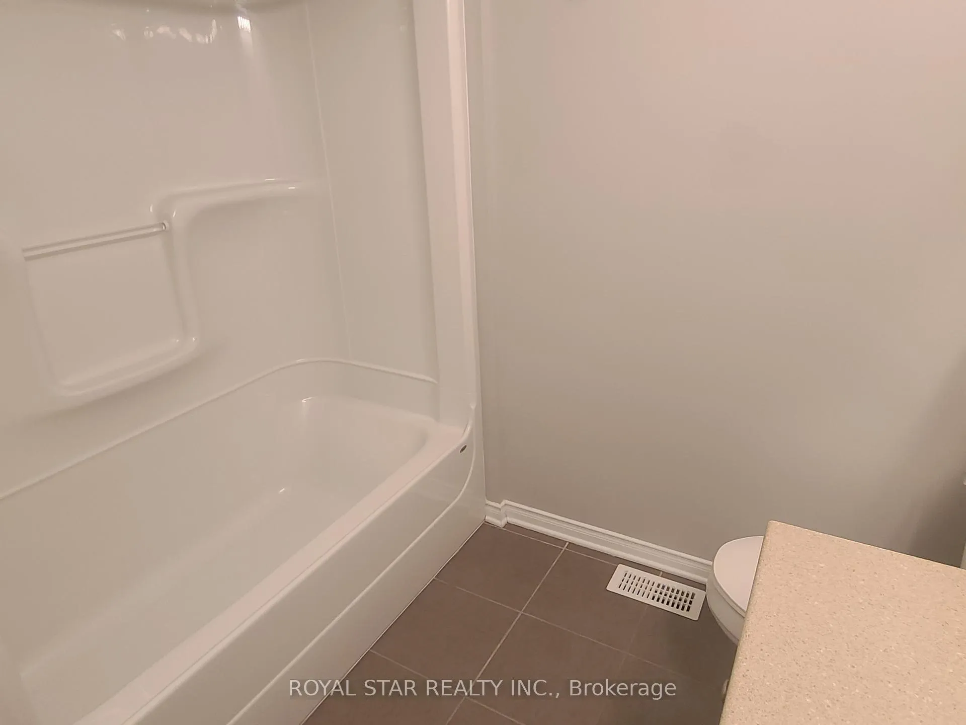 Photo 14 of 621 Pepperville Crescent, Ottawa, Kanata - Emerald Meadows/Trailwest — HOMEH