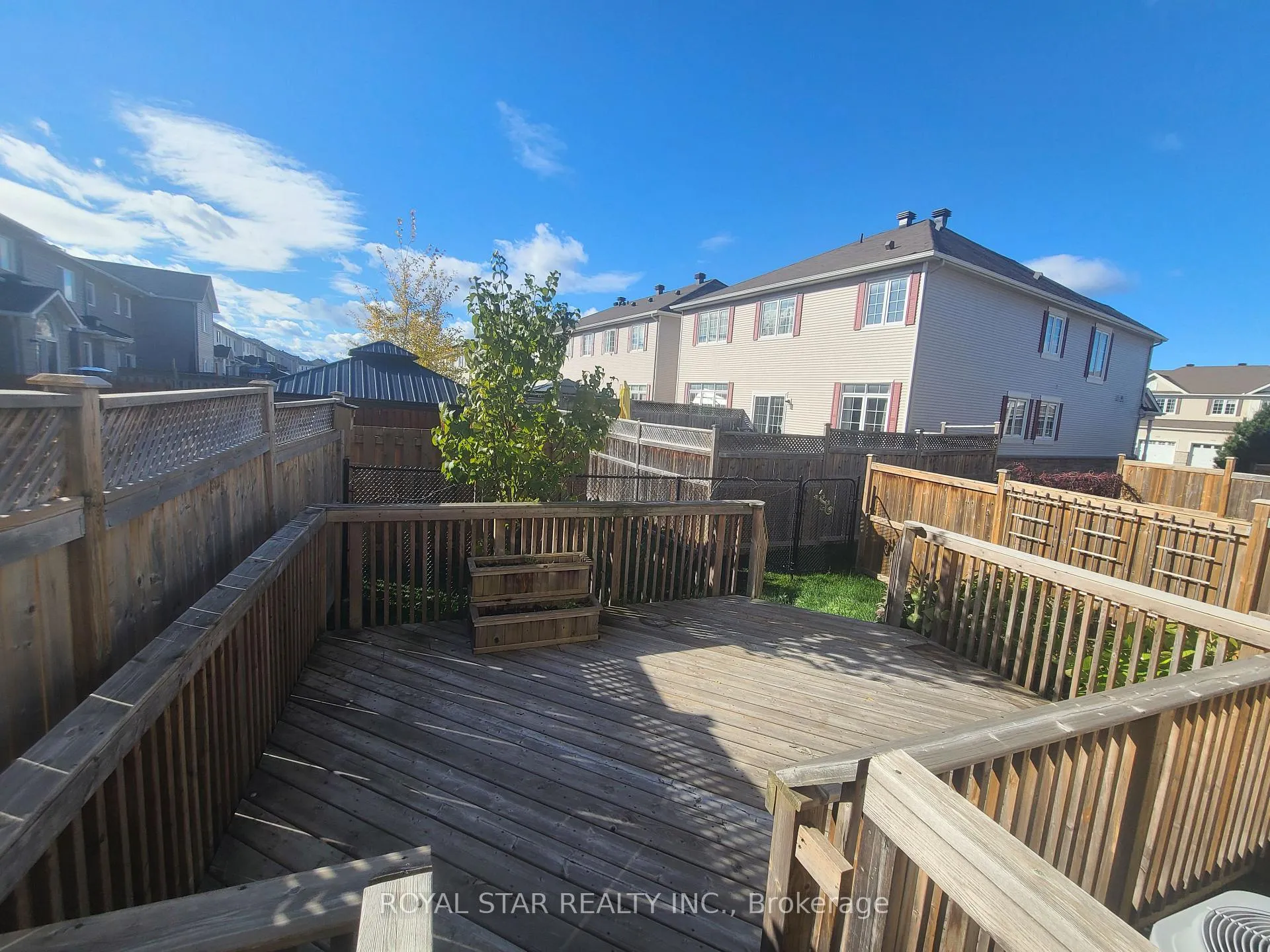 Photo 19 of 621 Pepperville Crescent, Ottawa, Kanata - Emerald Meadows/Trailwest — HOMEH