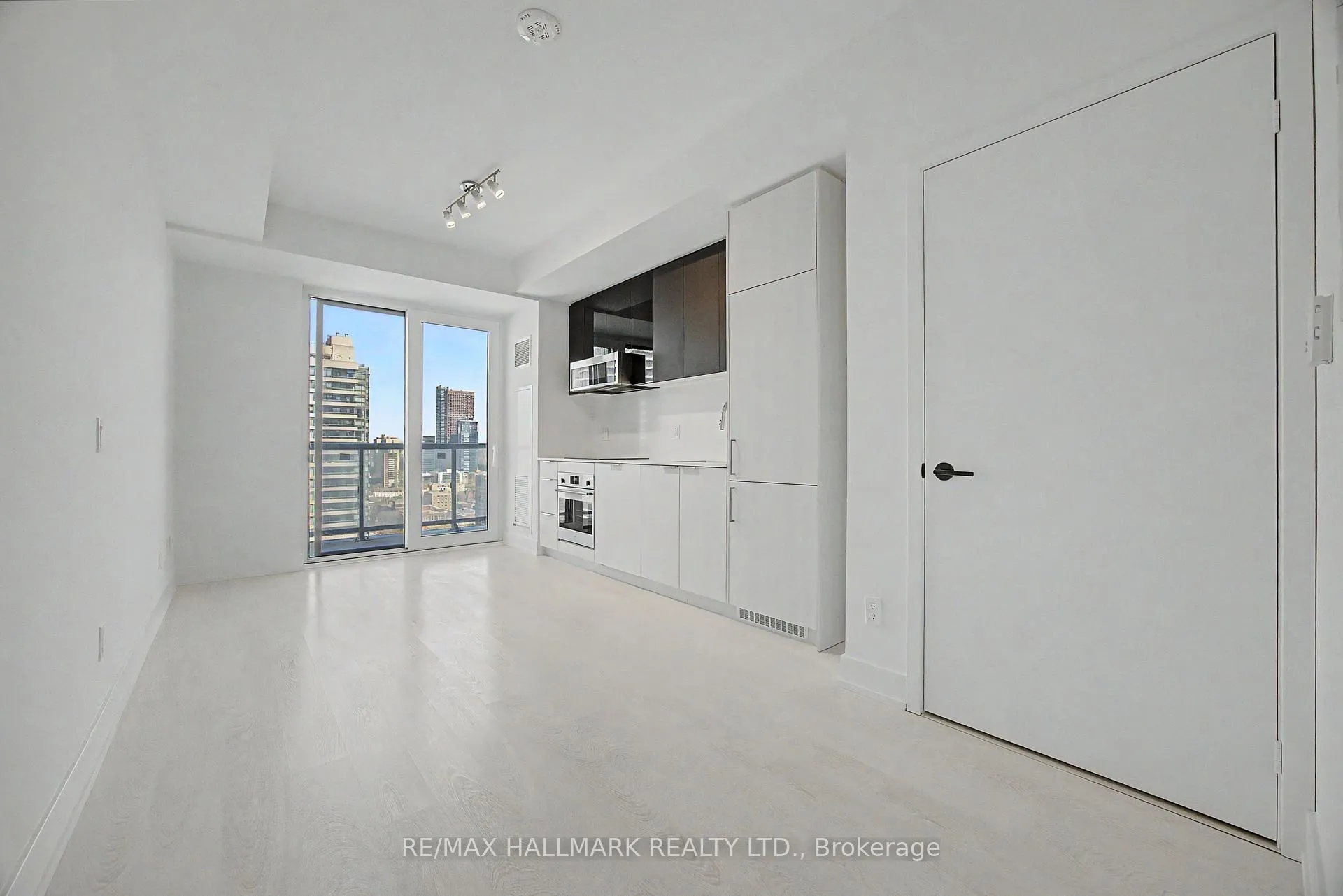 Photo 3 of Unit 2506, 308 Jarvis Street, Toronto, Church-Yonge Corridor — HOMEH