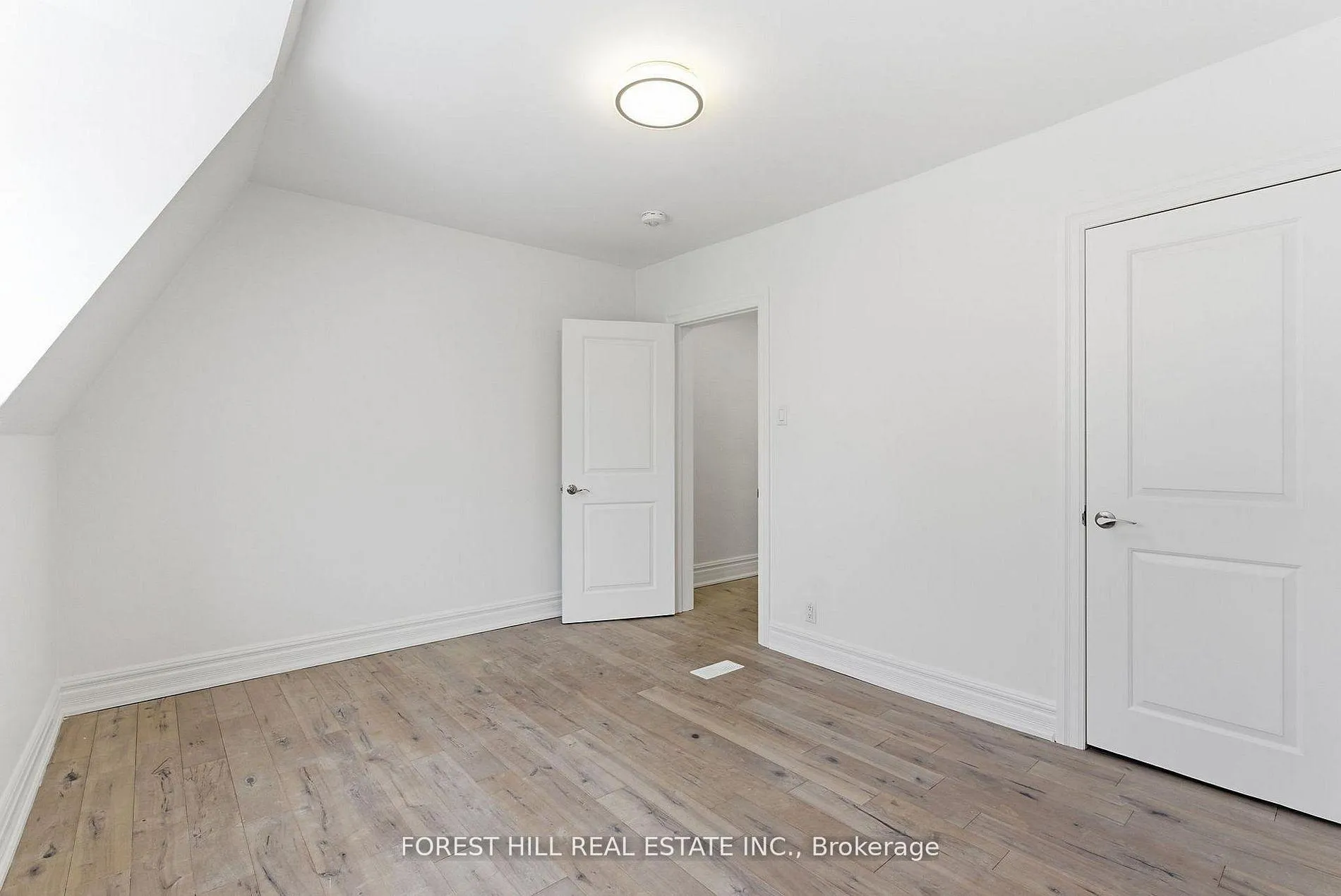 Photo 17 of 1297 Davenport Road, Toronto, Dovercourt-Wallace Emerson-Junction — HOMEH