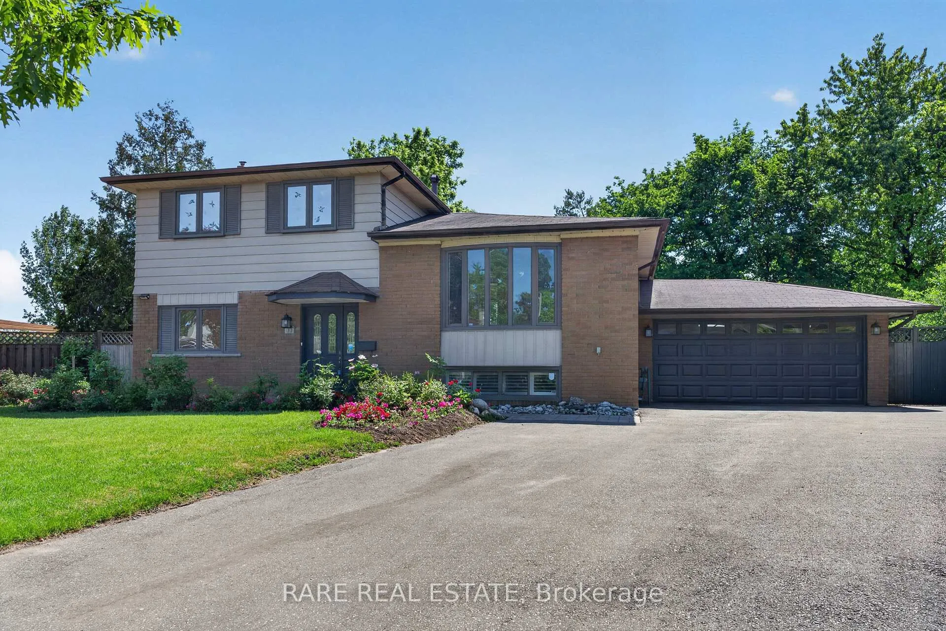Photo 2 of 14 Exeter Place, Brampton, Southgate — HOMEH