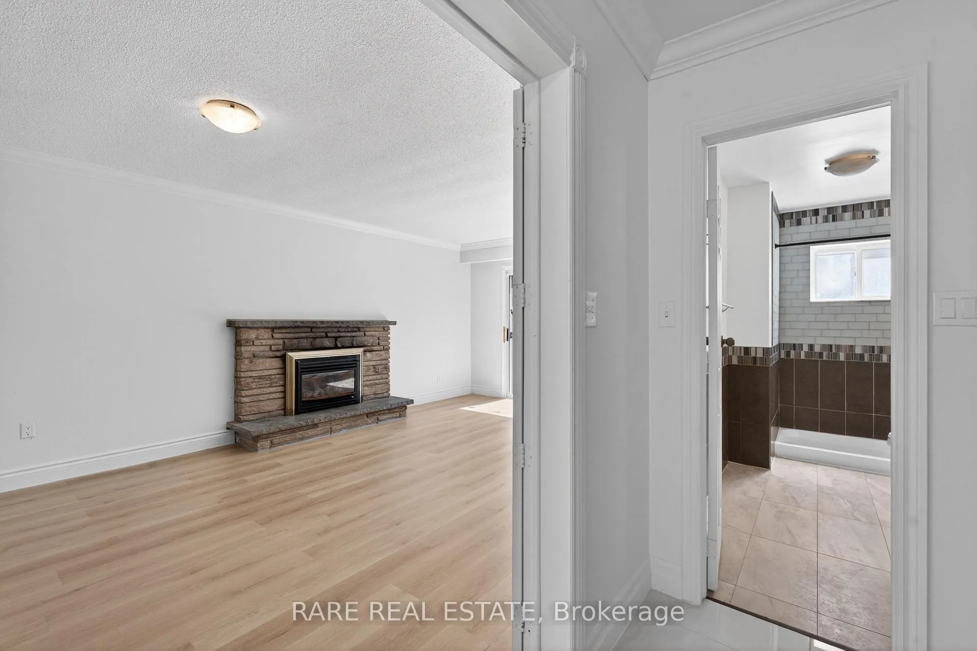 Photo 5 of 14 Exeter Place, Brampton, Southgate — HOMEH
