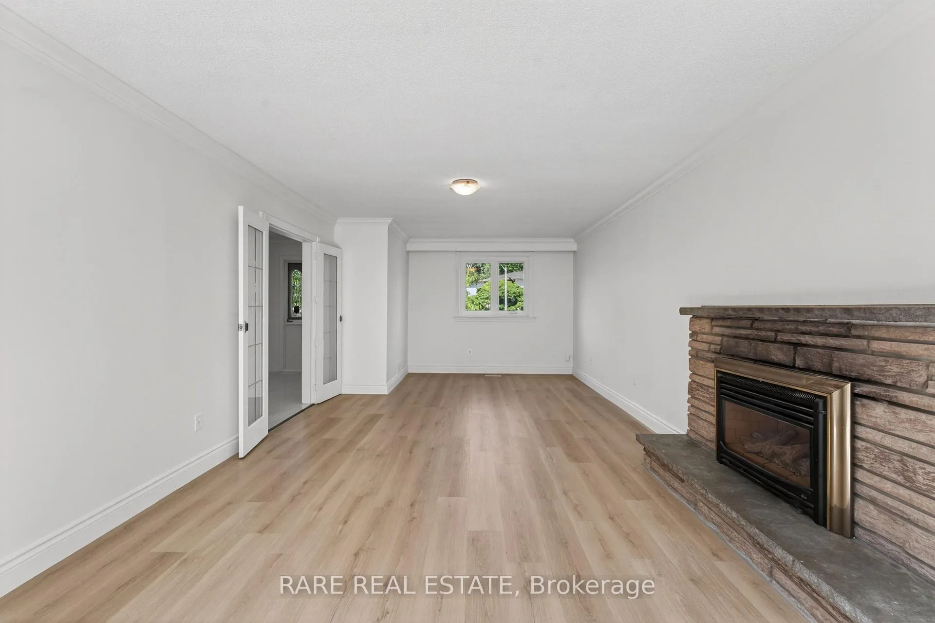 Photo 9 of 14 Exeter Place, Brampton, Southgate — HOMEH