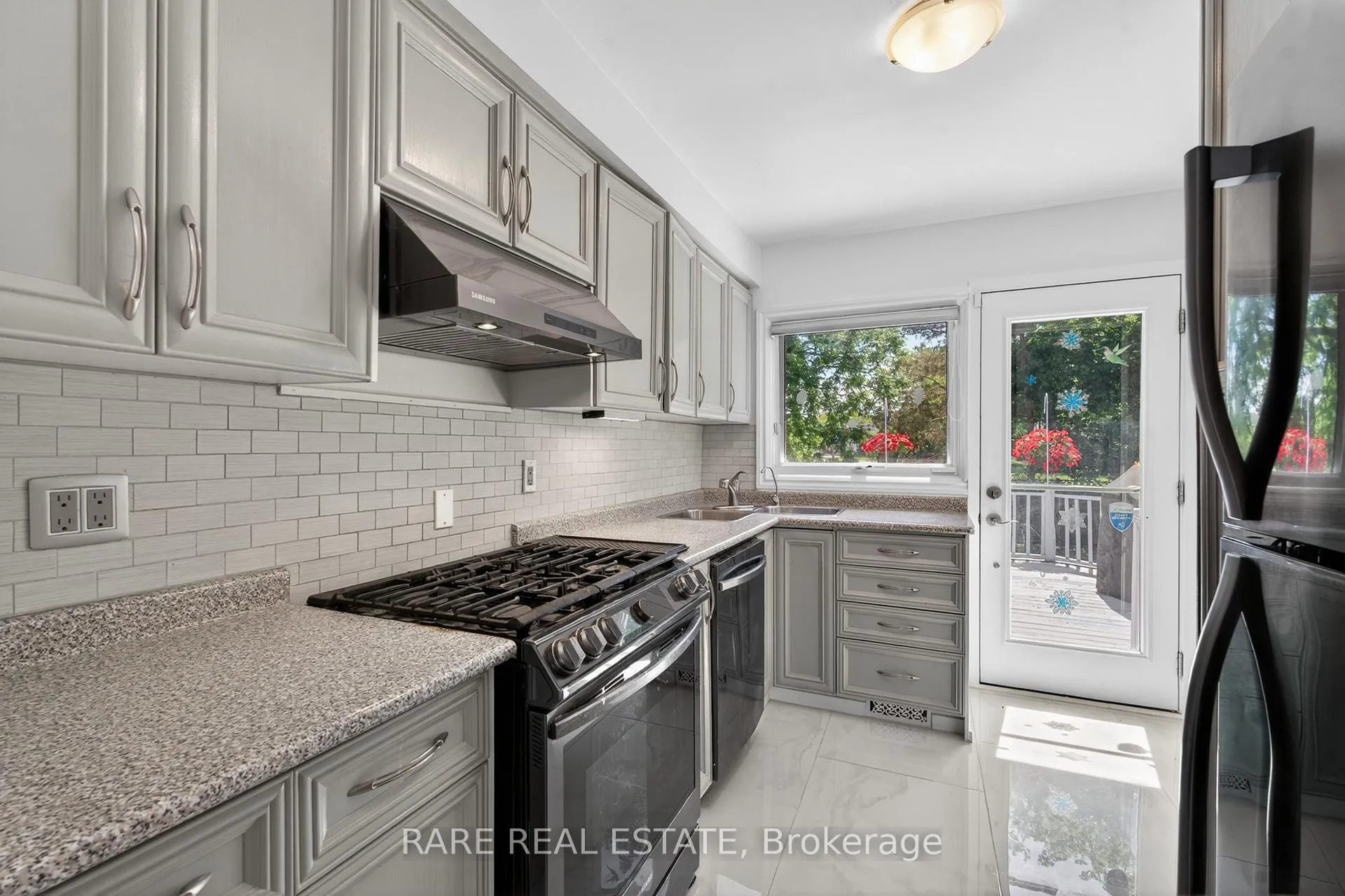 Photo 18 of 14 Exeter Place, Brampton, Southgate — HOMEH
