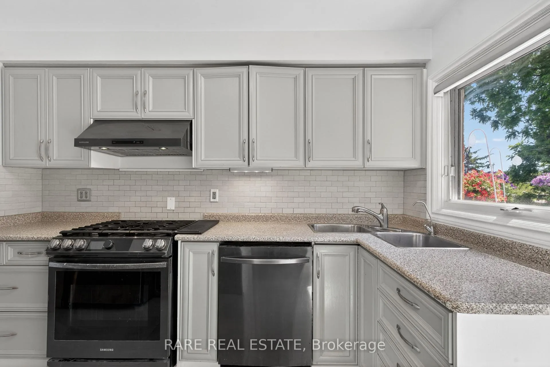 Photo 19 of 14 Exeter Place, Brampton, Southgate — HOMEH