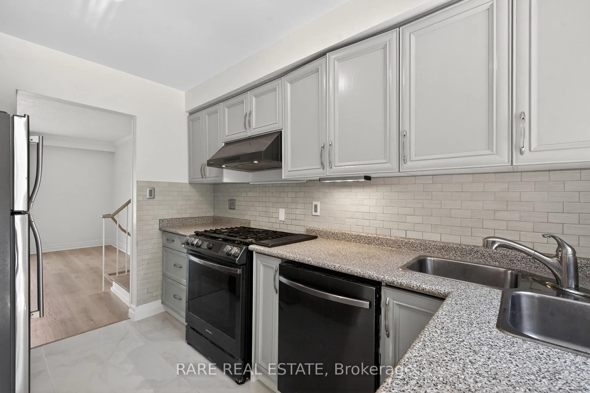 Photo 20 of 14 Exeter Place, Brampton, Southgate — HOMEH