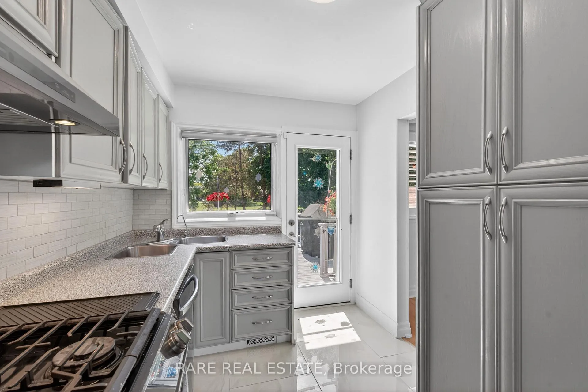 Photo 22 of 14 Exeter Place, Brampton, Southgate — HOMEH