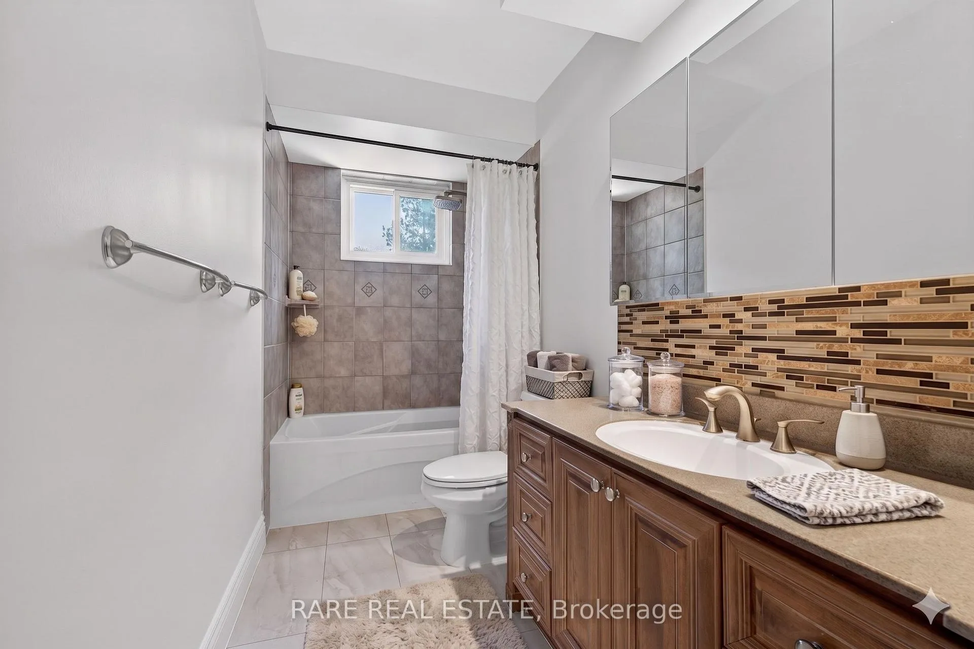 Photo 23 of 14 Exeter Place, Brampton, Southgate — HOMEH
