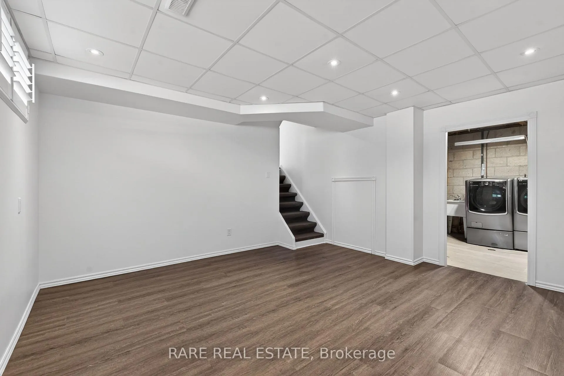 Photo 32 of 14 Exeter Place, Brampton, Southgate — HOMEH