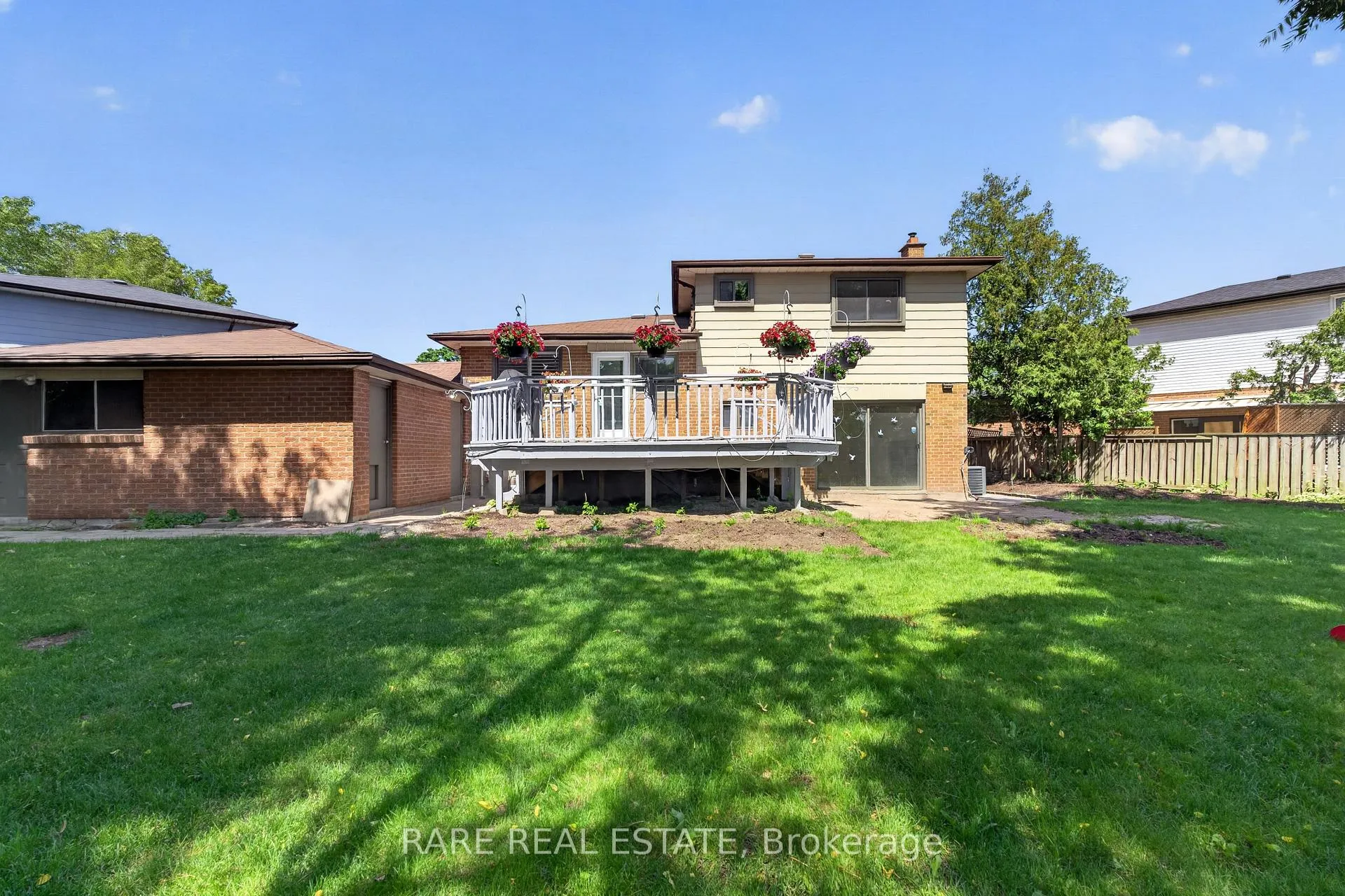 Photo 35 of 14 Exeter Place, Brampton, Southgate — HOMEH