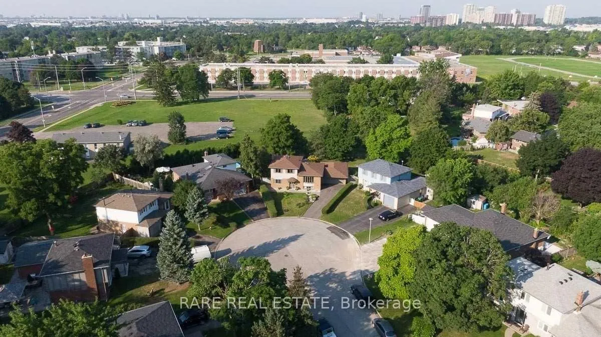 Photo 39 of 14 Exeter Place, Brampton, Southgate — HOMEH