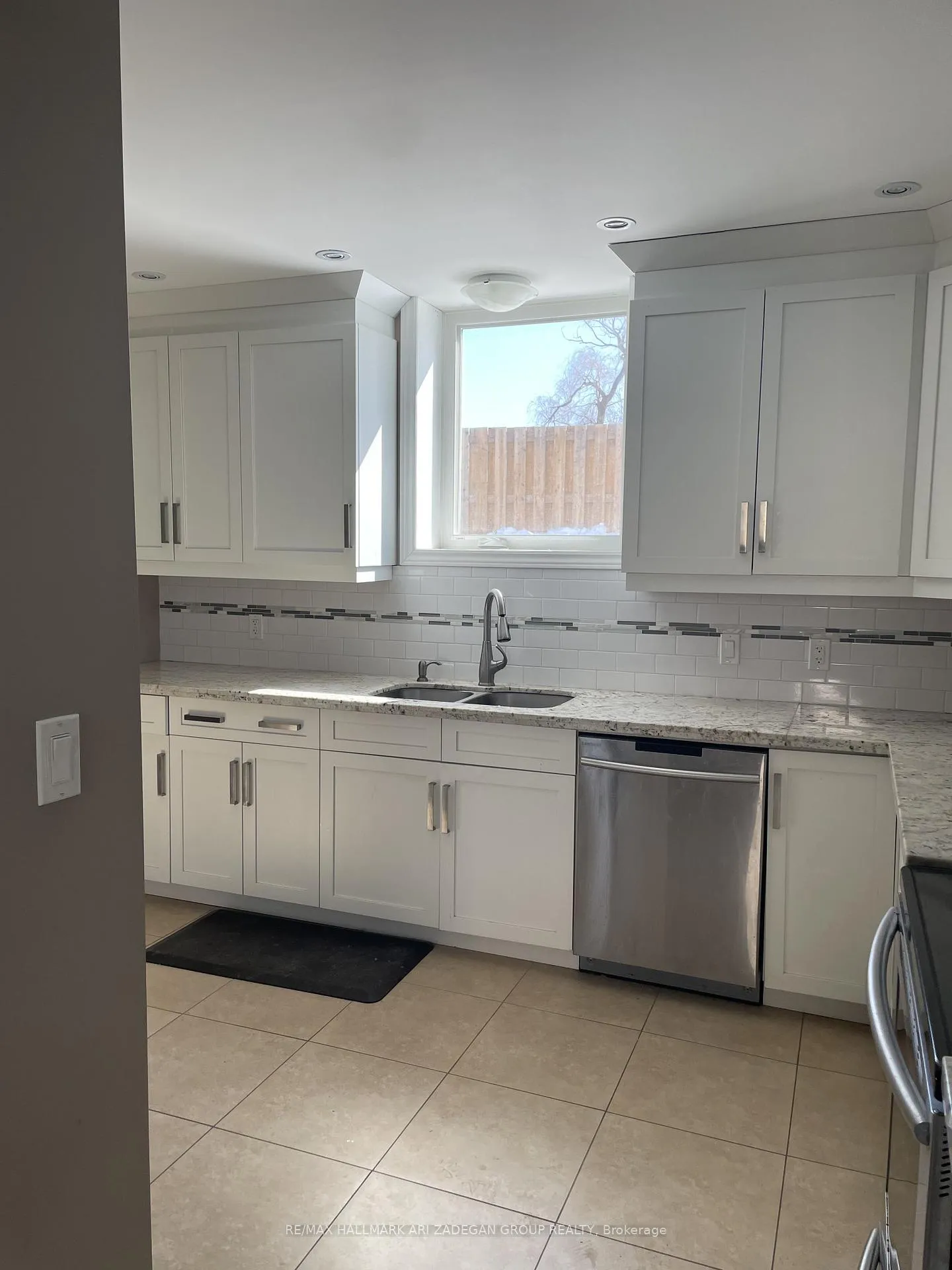 Photo 3 of 179B The Queensway, Georgina, Keswick South — HOMEH