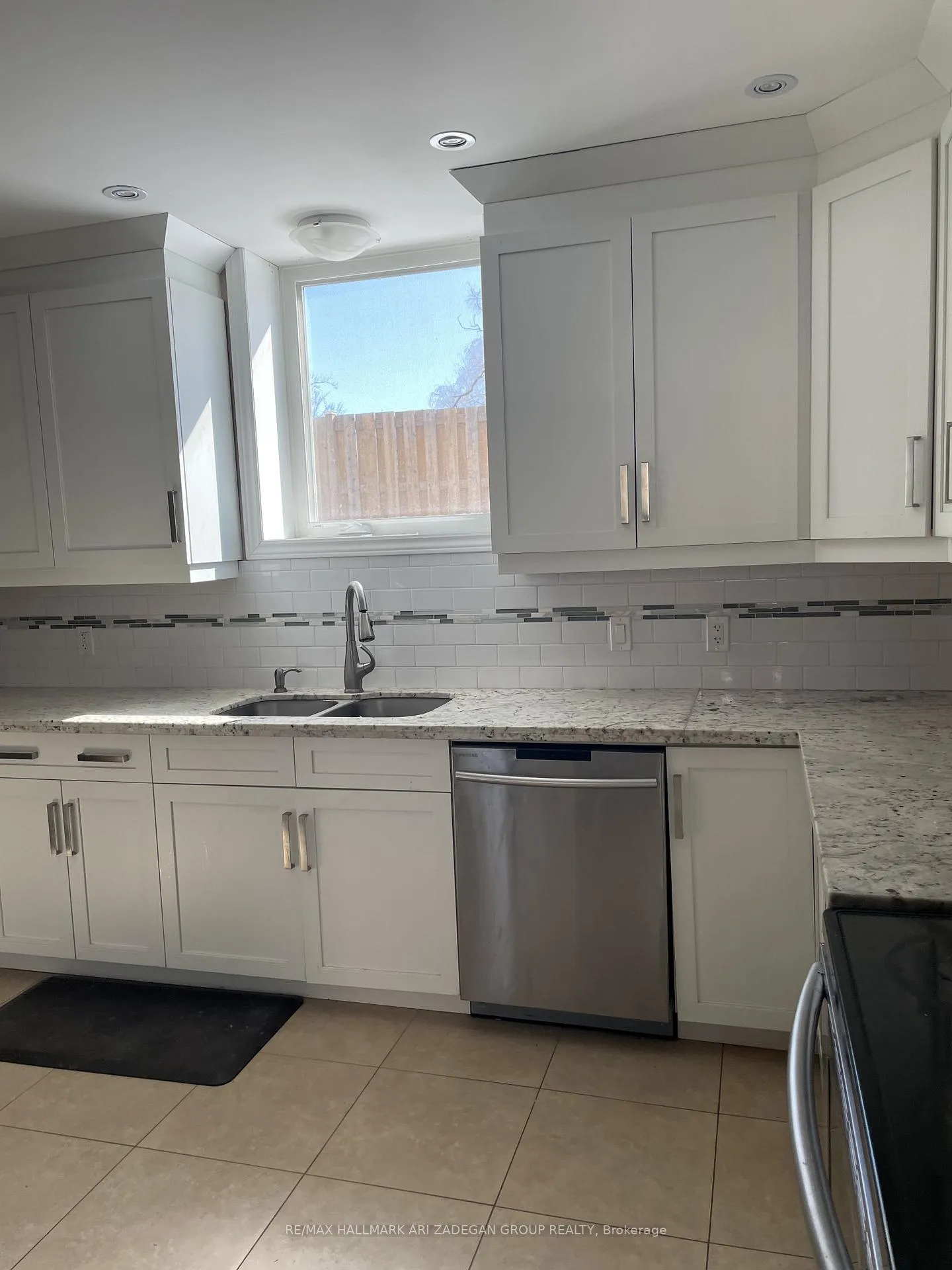 Photo 4 of 179B The Queensway, Georgina, Keswick South — HOMEH