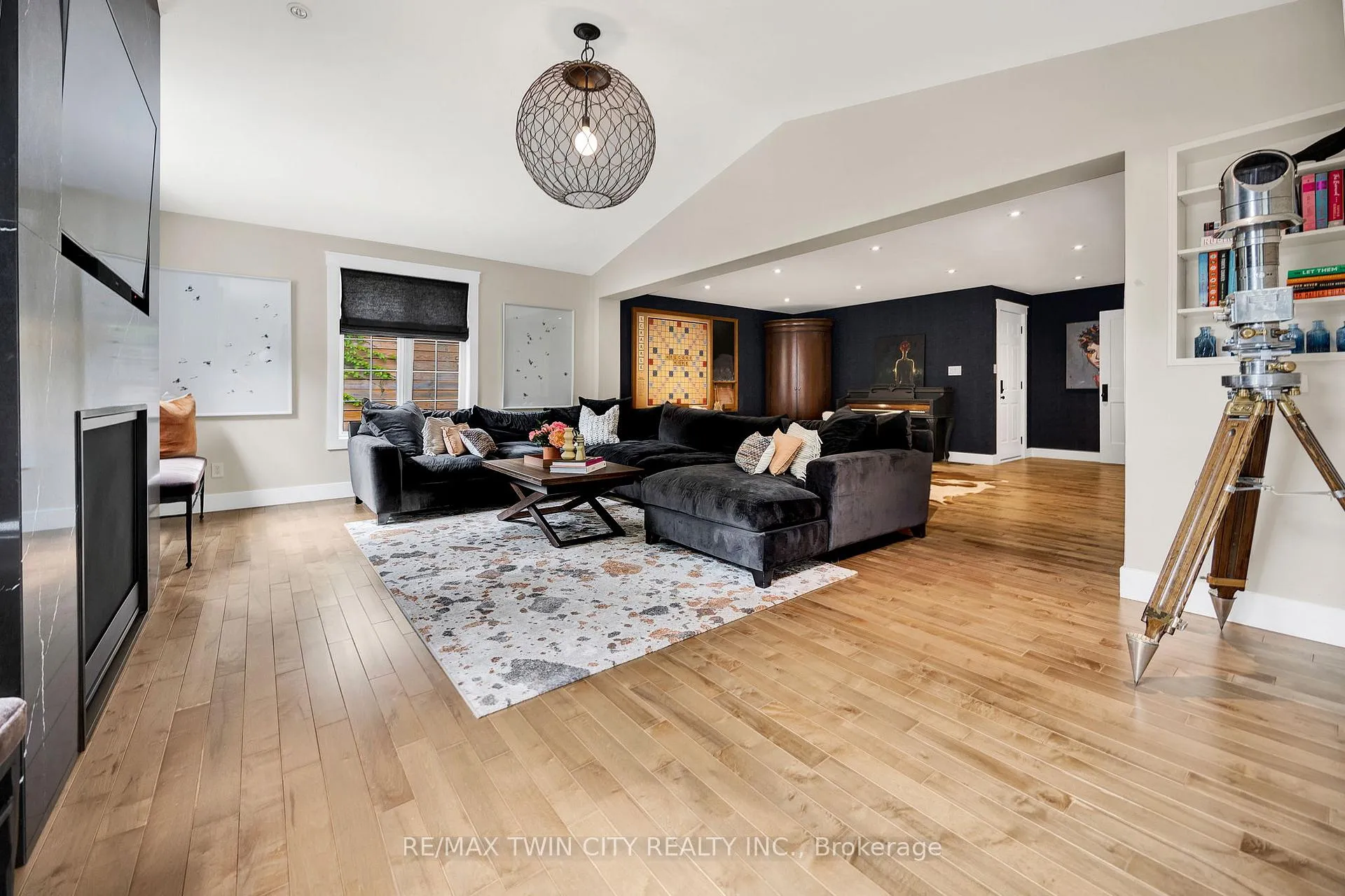 Photo 17 of 79 Somerset Crescent, Waterloo, Westmount - Waterloo — HOMEH