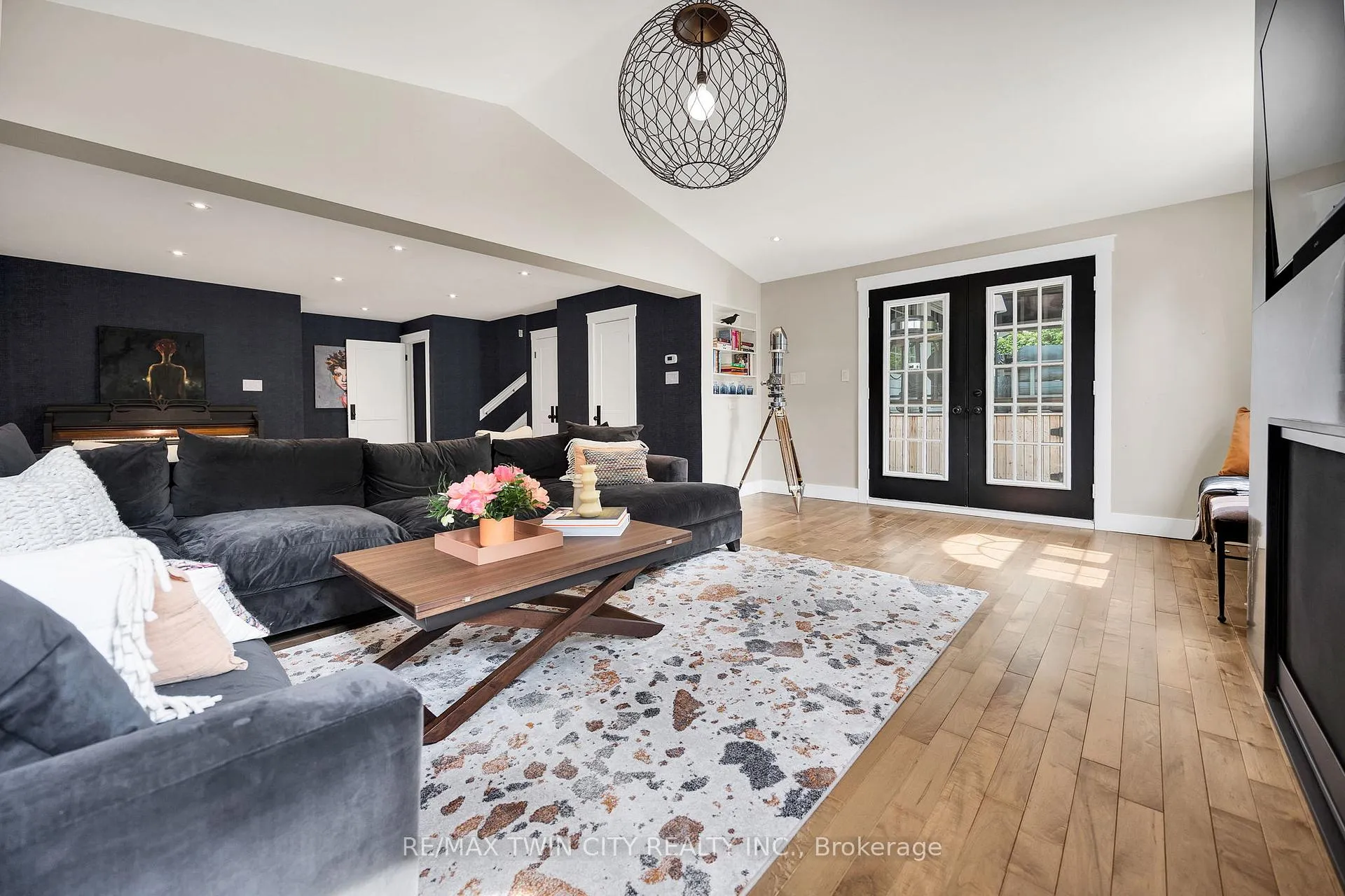 Photo 18 of 79 Somerset Crescent, Waterloo, Westmount - Waterloo — HOMEH