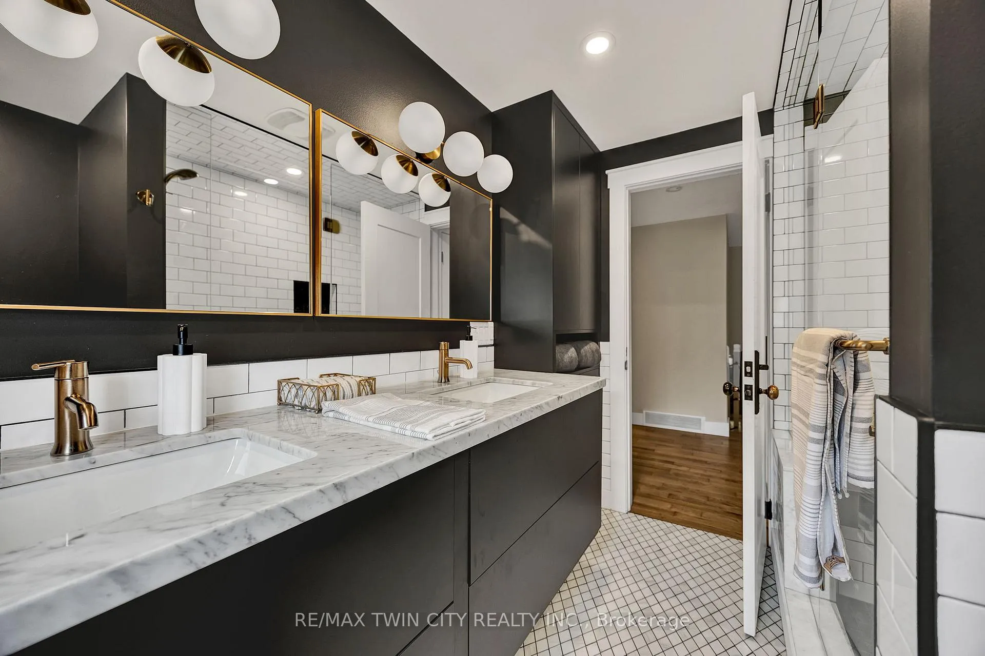 Photo 25 of 79 Somerset Crescent, Waterloo, Westmount - Waterloo — HOMEH