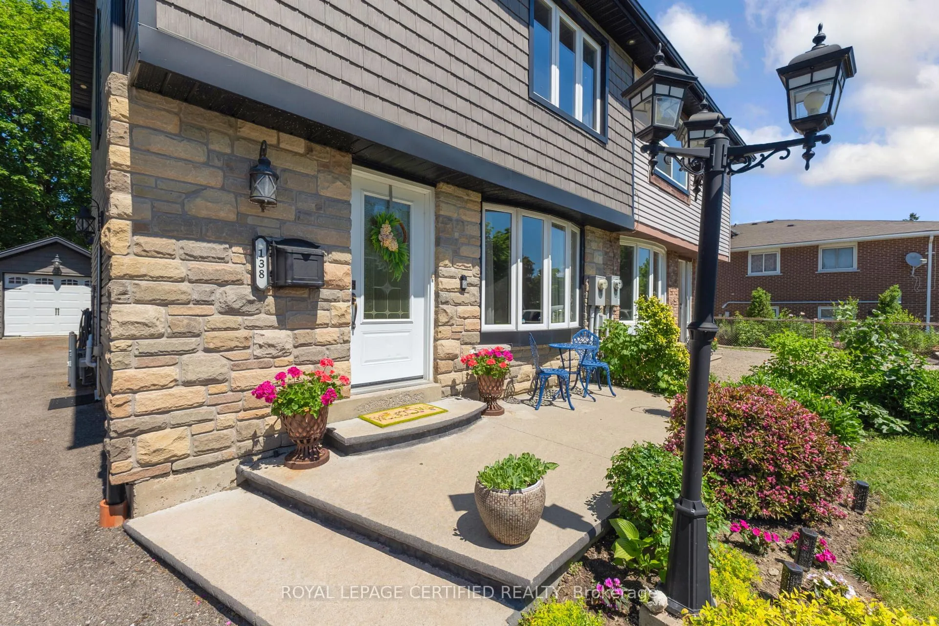 Photo 3 of 138 Beech Street, Brampton, Brampton North — HOMEH