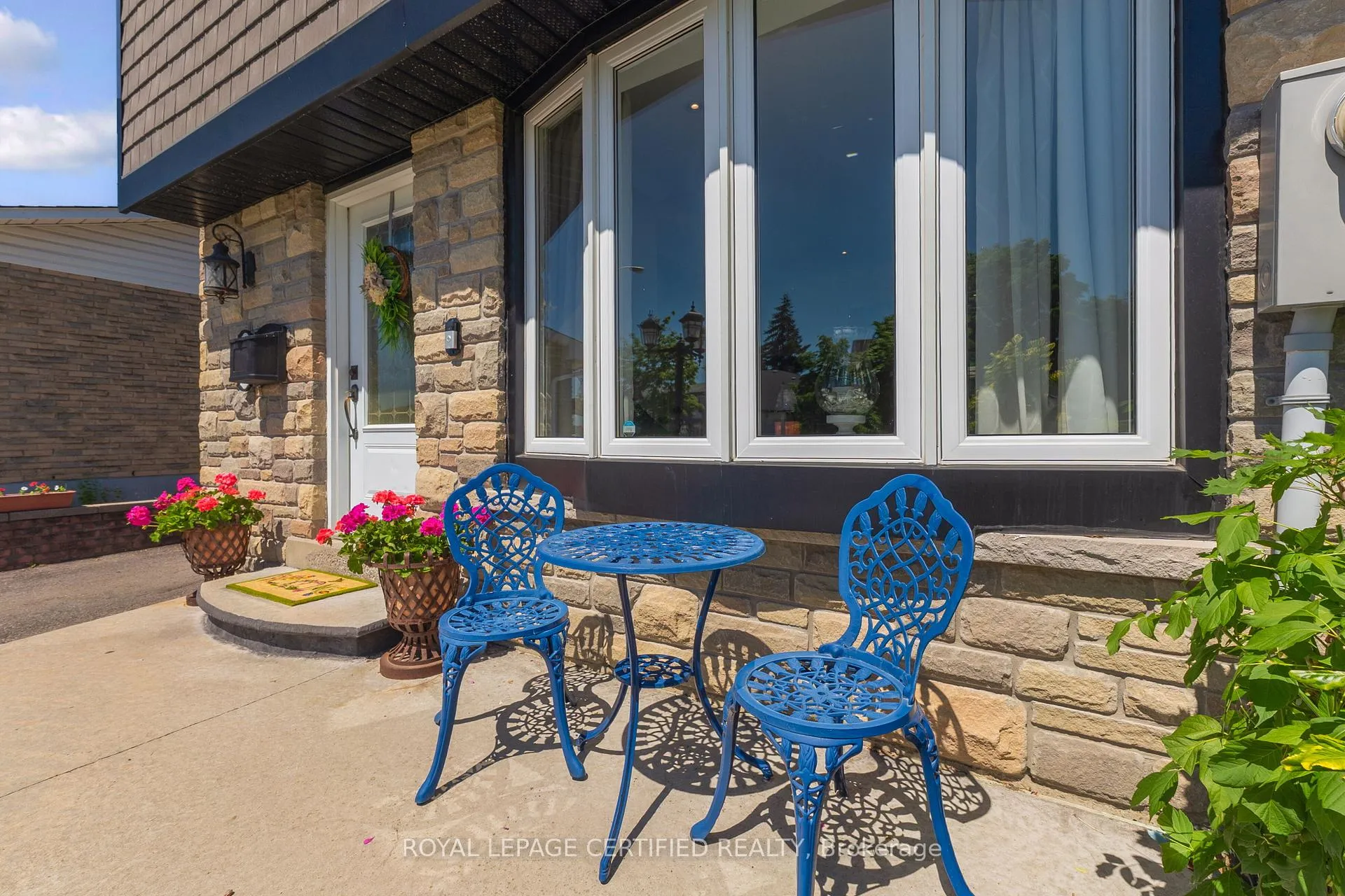 Photo 4 of 138 Beech Street, Brampton, Brampton North — HOMEH