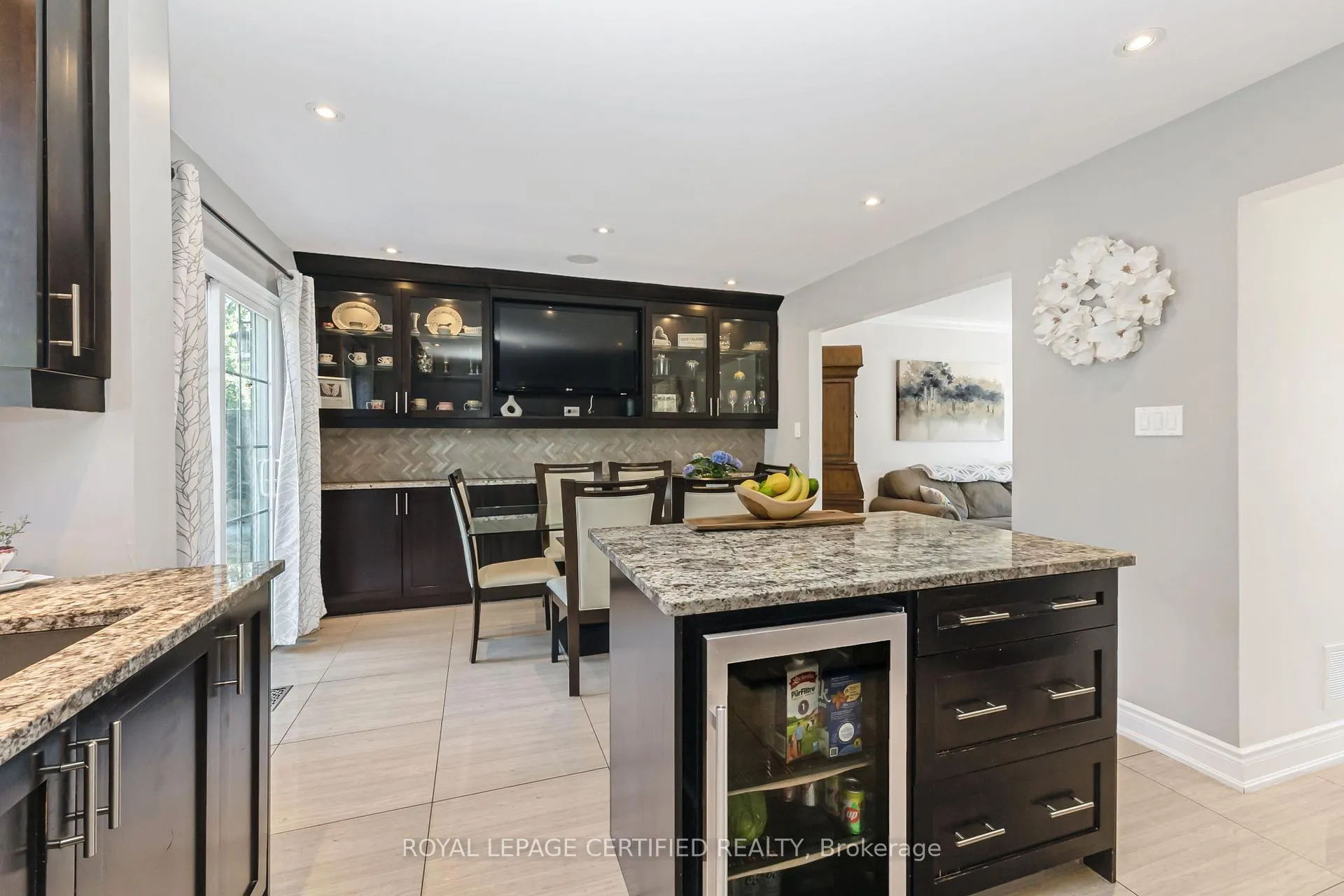 Photo 10 of 138 Beech Street, Brampton, Brampton North — HOMEH