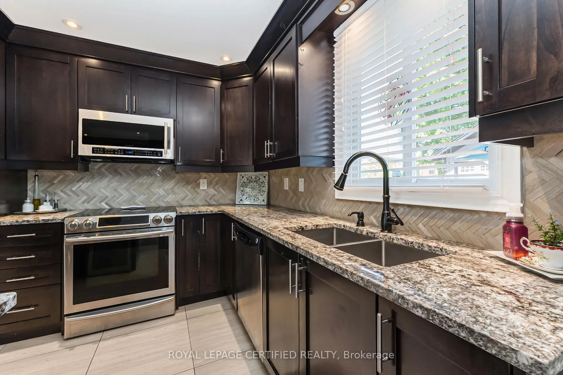 Photo 11 of 138 Beech Street, Brampton, Brampton North — HOMEH