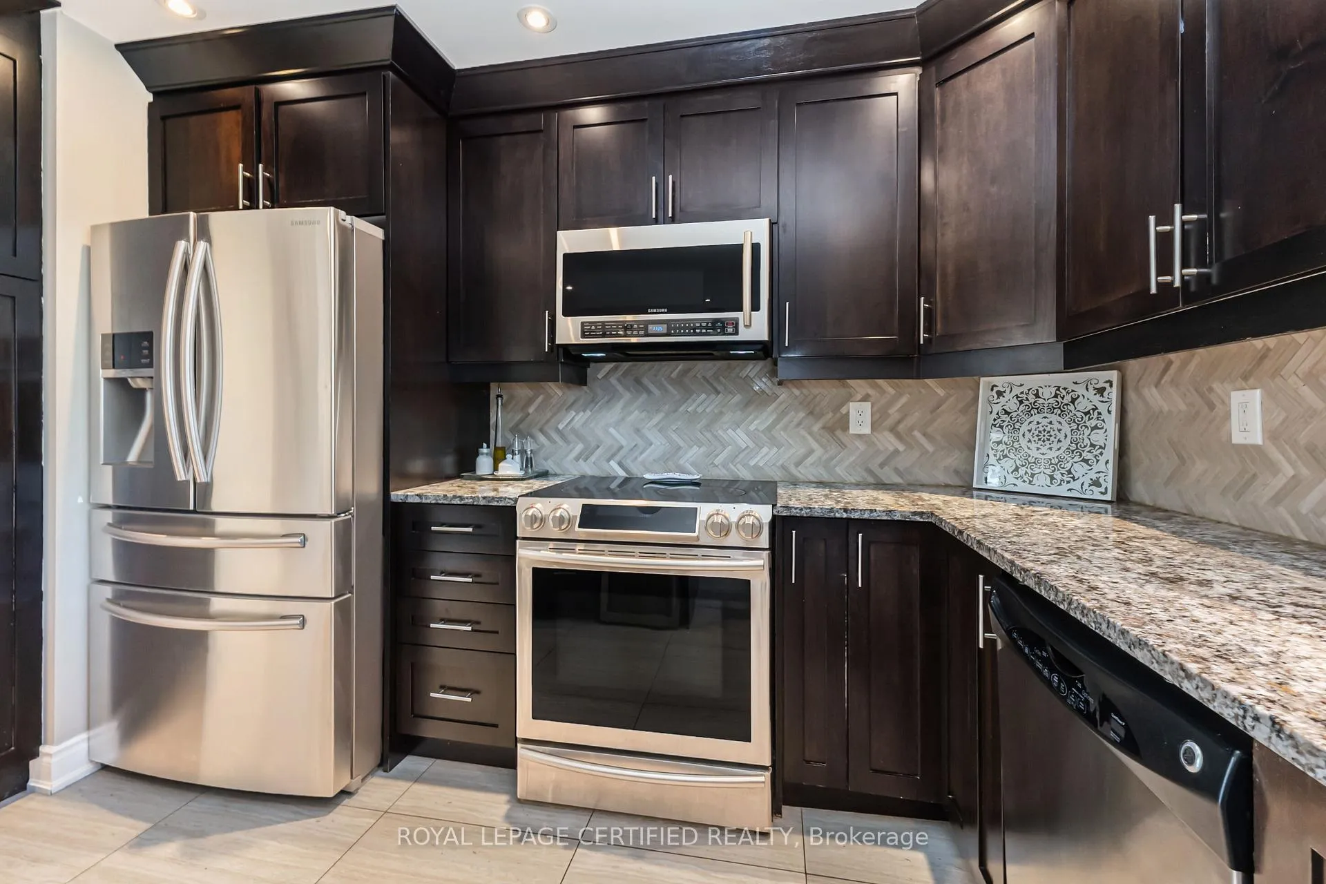 Photo 12 of 138 Beech Street, Brampton, Brampton North — HOMEH