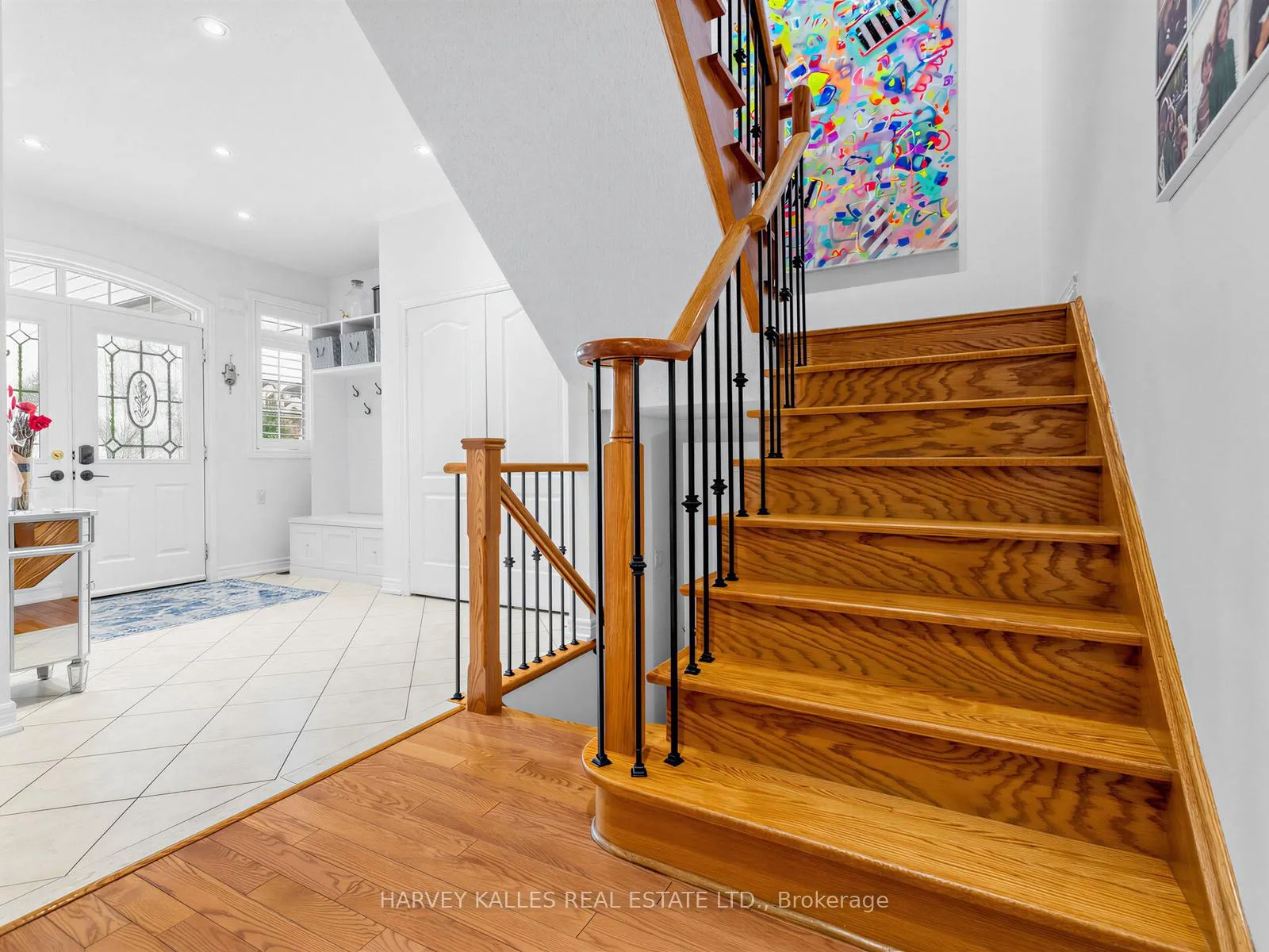 Photo 3 of 28 Southvale Drive, Vaughan, Patterson — HOMEH