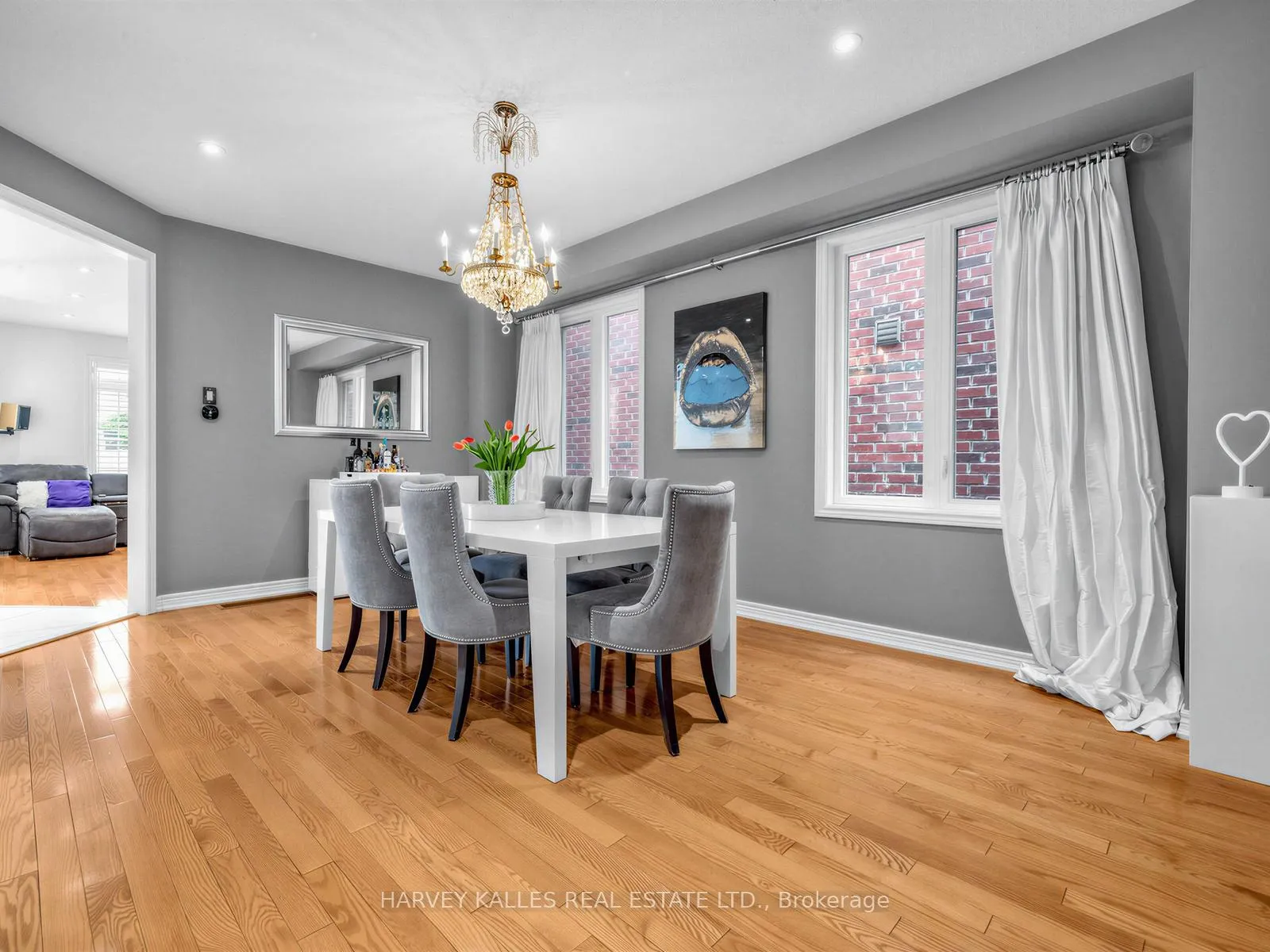 Photo 4 of 28 Southvale Drive, Vaughan, Patterson — HOMEH