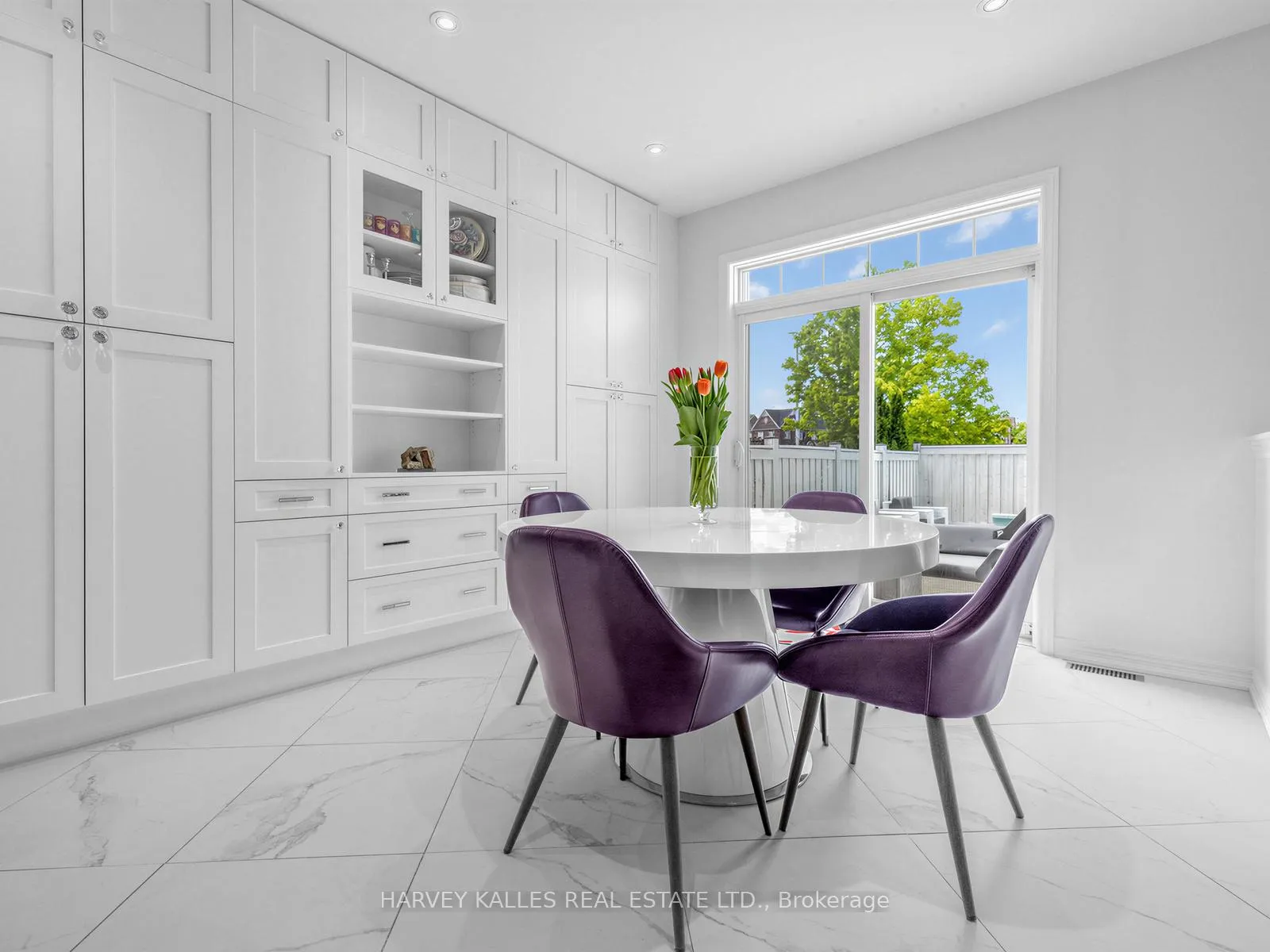 Photo 9 of 28 Southvale Drive, Vaughan, Patterson — HOMEH