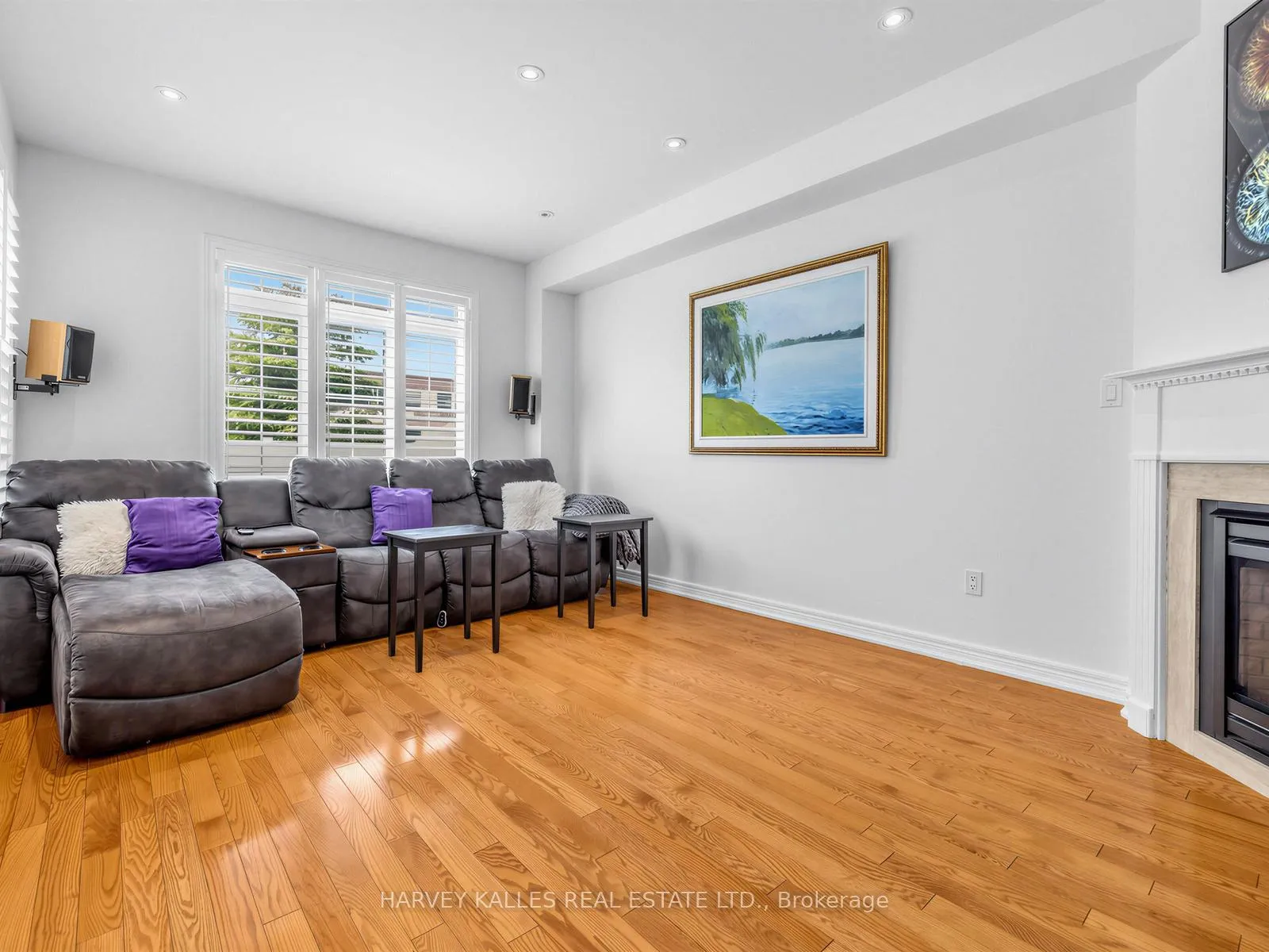 Photo 12 of 28 Southvale Drive, Vaughan, Patterson — HOMEH